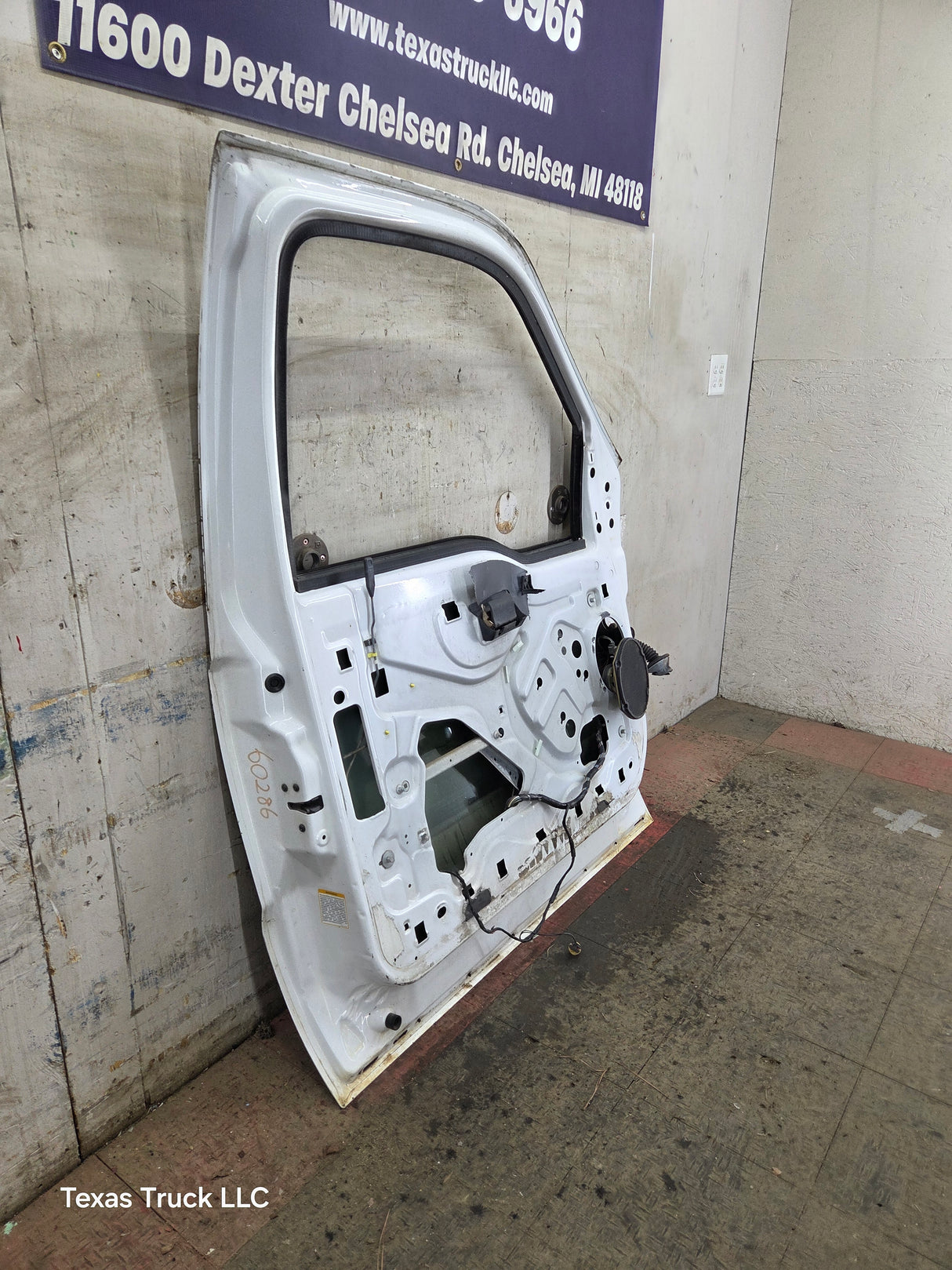 1999-2011 Ford Super Duty LH Driver Side Front Door F250 F350 F450 F550