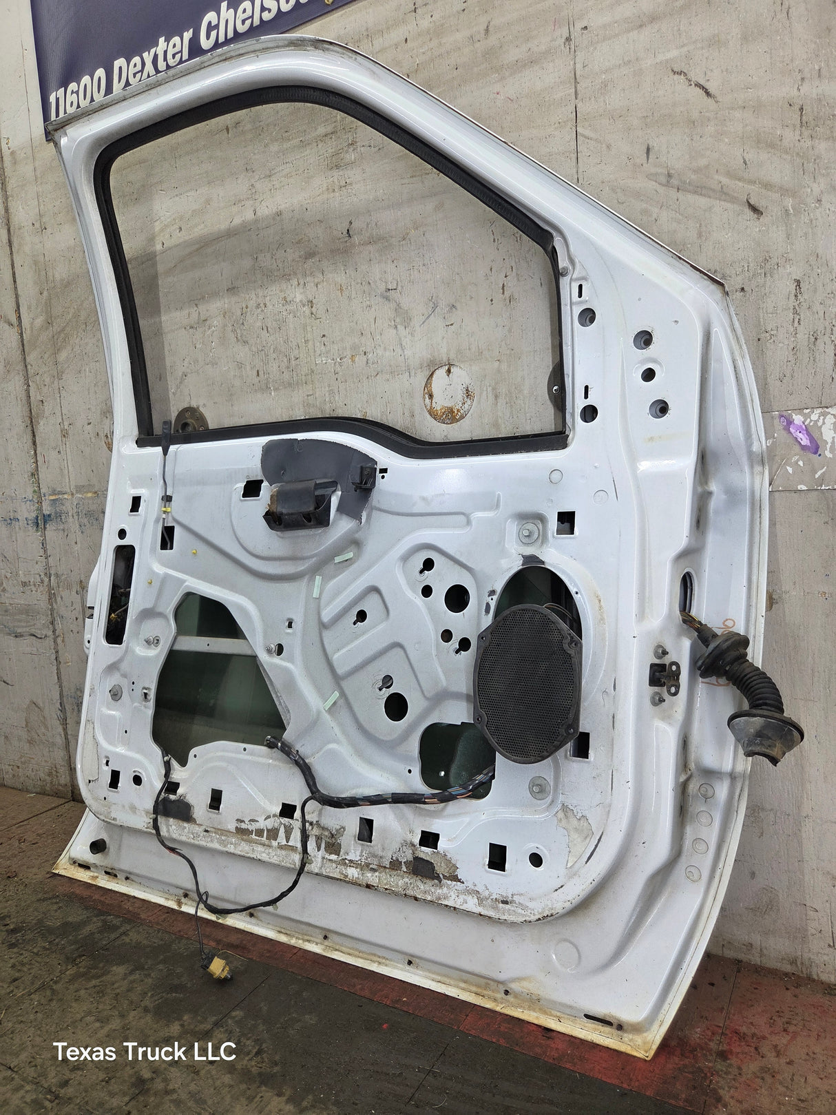 1999-2011 Ford Super Duty LH Driver Side Front Door F250 F350 F450 F550