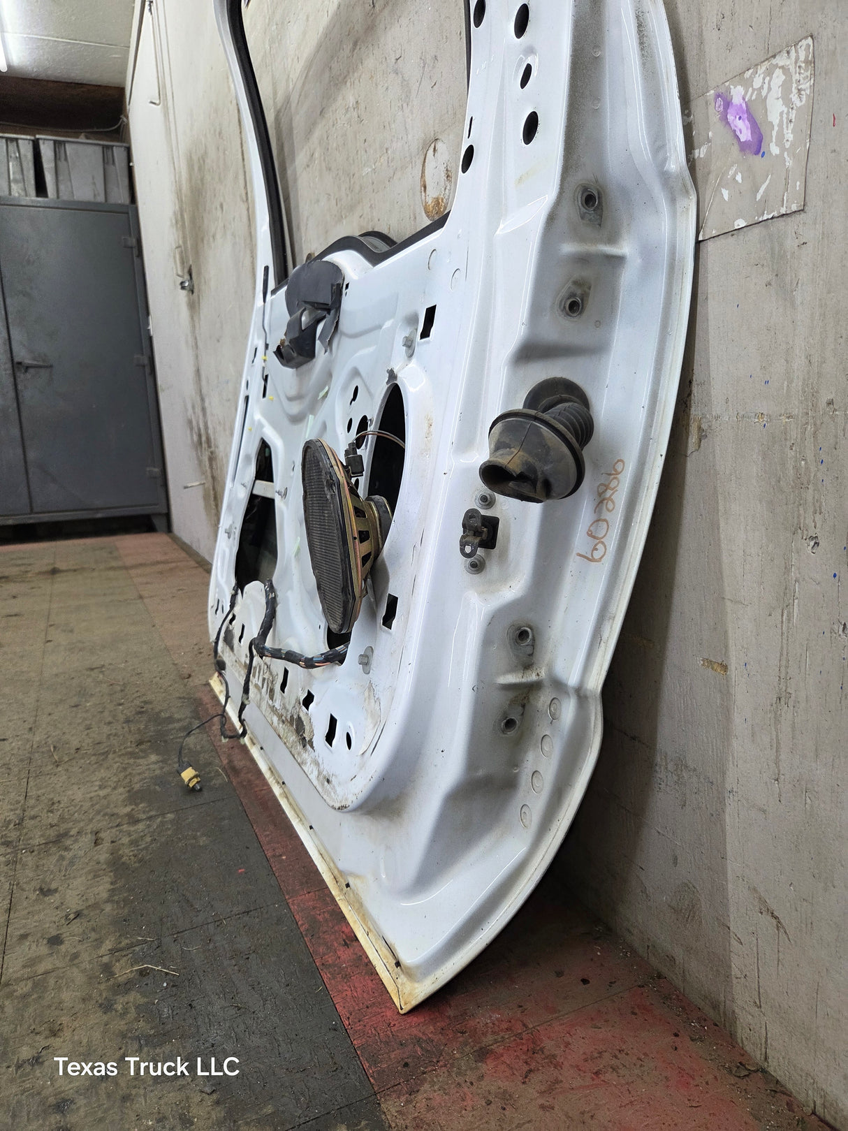 1999-2011 Ford Super Duty LH Driver Side Front Door F250 F350 F450 F550