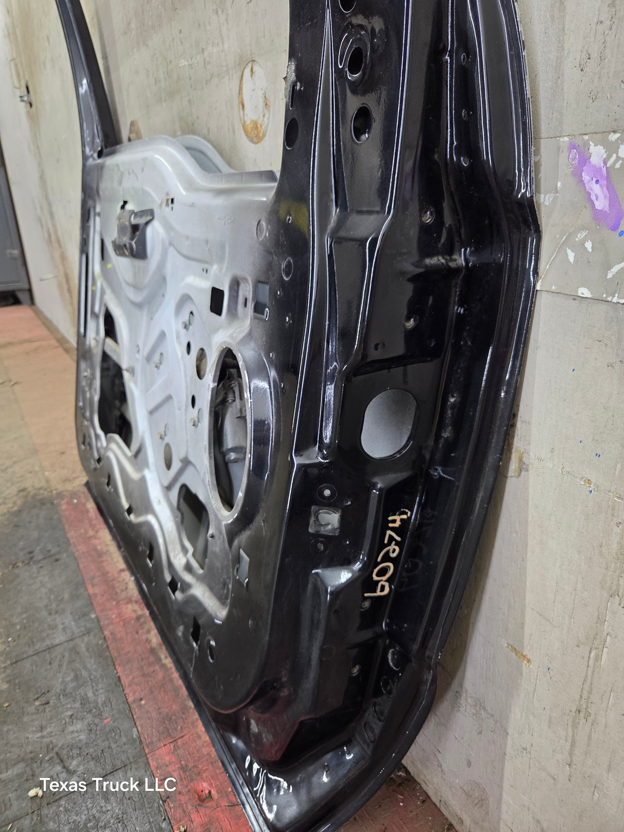 1999-2011 Ford Super Duty LH Driver Side Front Door F250 F350 F450 F550