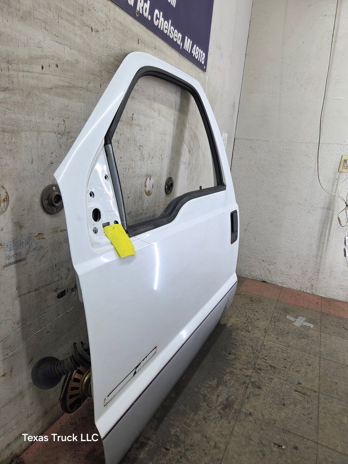 1999-2011 Ford Super Duty LH Driver Side Front Door F250 F350 F450 F550