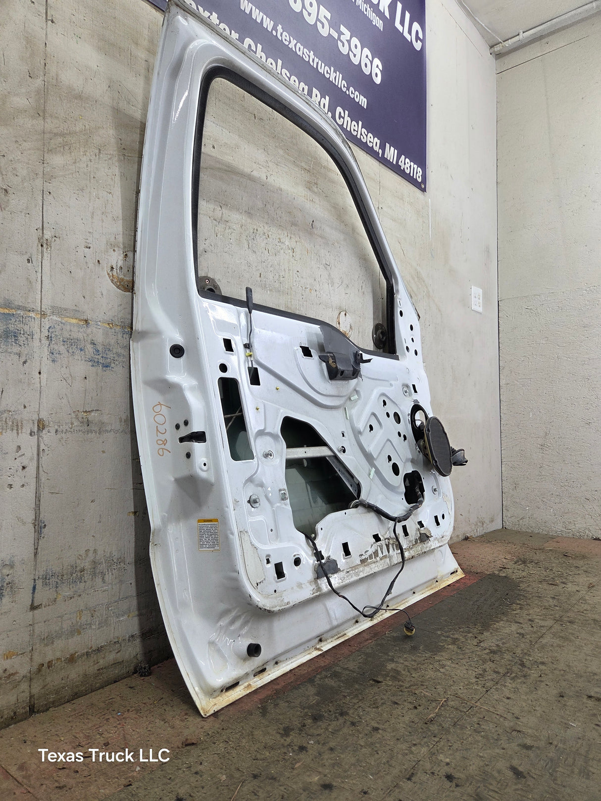 1999-2011 Ford Super Duty LH Driver Side Front Door F250 F350 F450 F550