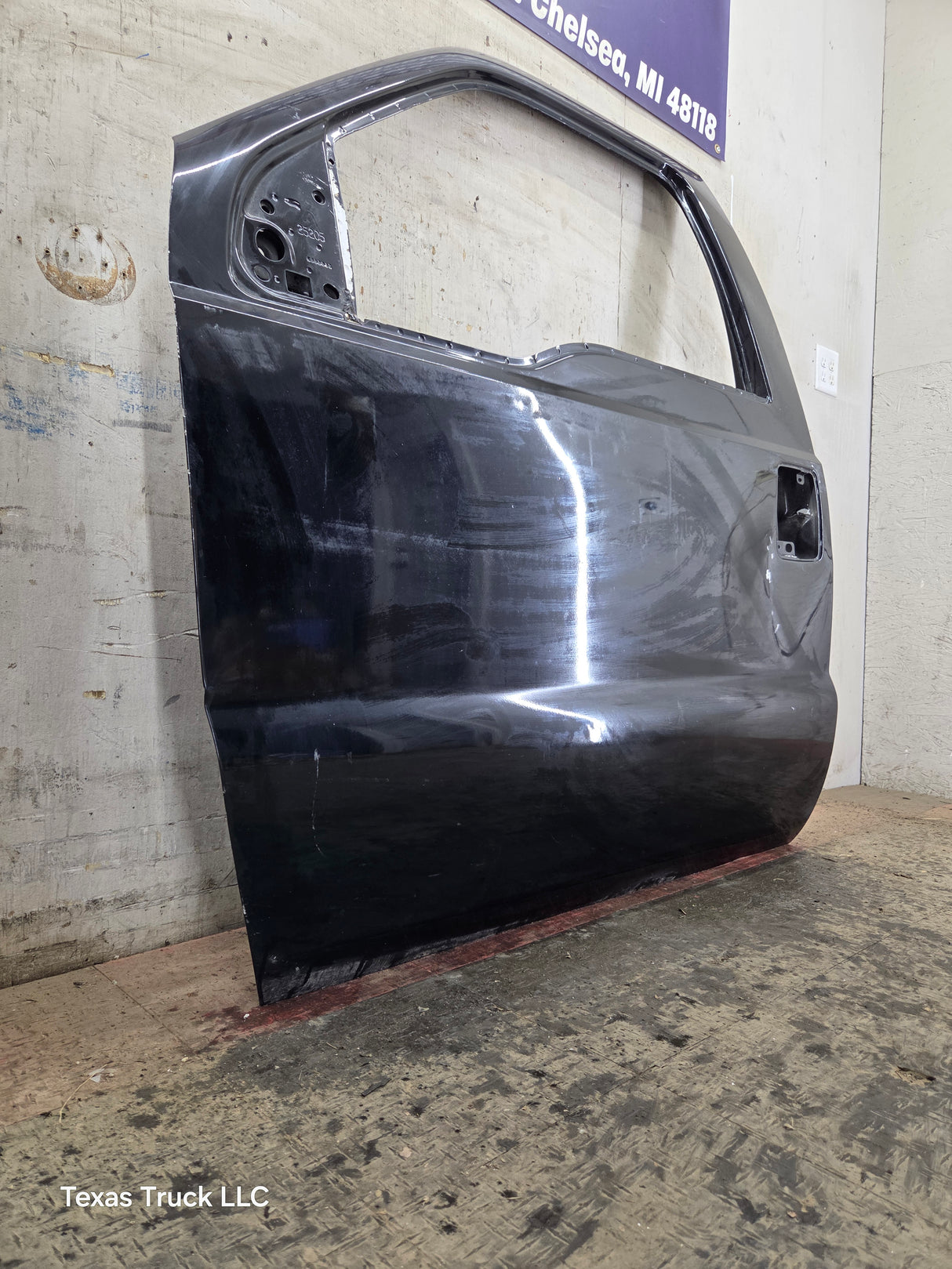 1999-2011 Ford Super Duty LH Driver Side Front Door F250 F350 F450 F550