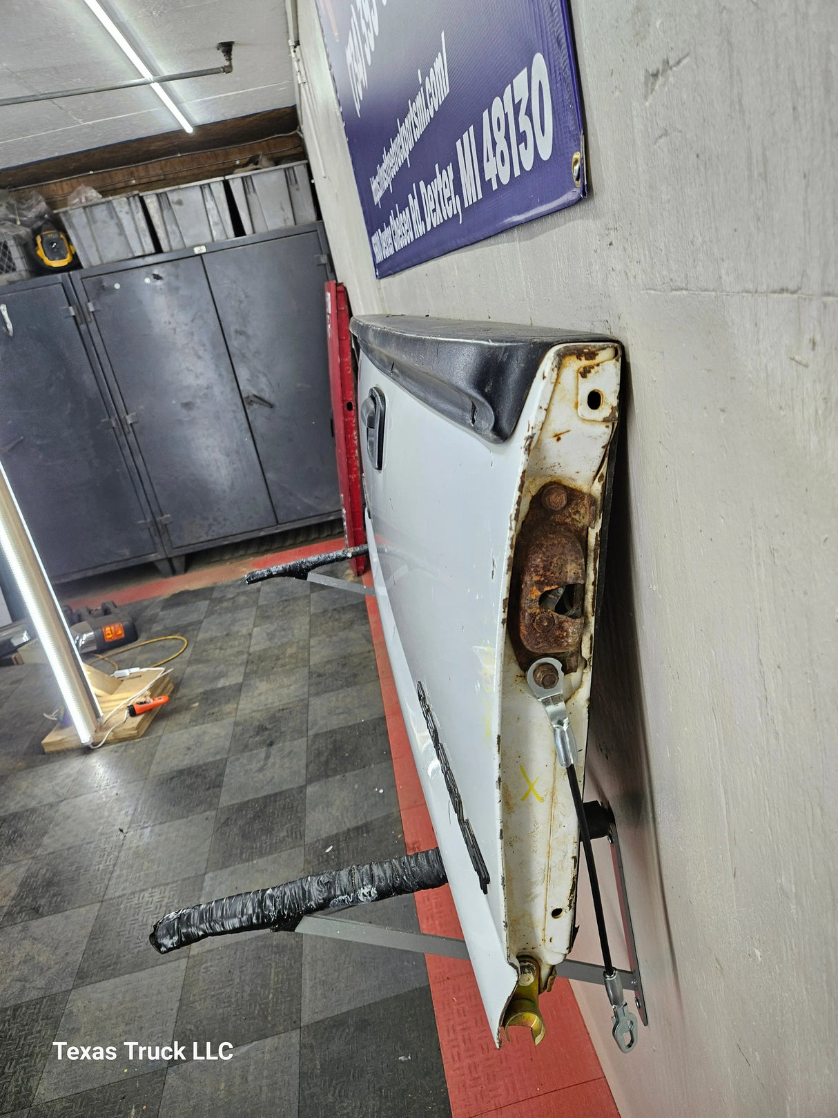 1999-2006 Chevrolet Silverado / GMC Sierra 1500 2500 3500 Tailgate Texas Truck LLC