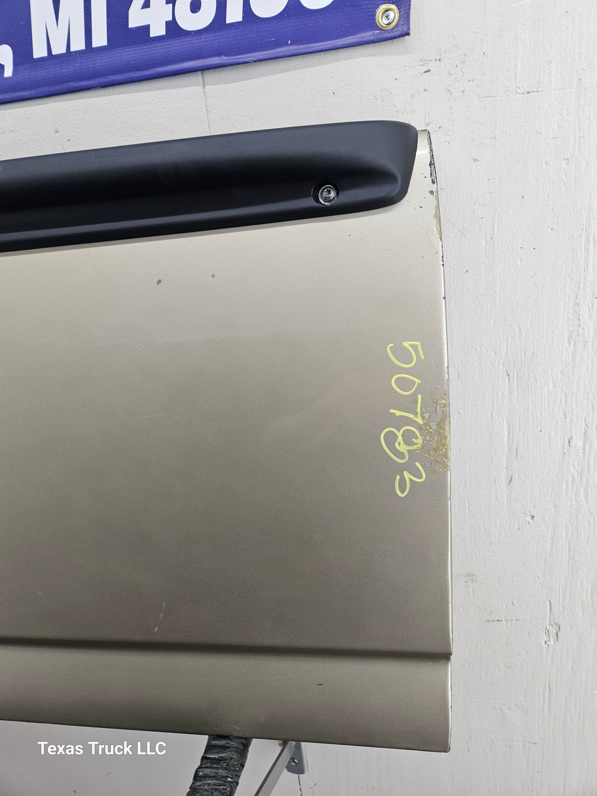 1999-2007 Chevrolet Silverado / GMC Sierra 1500 2500 3500 Tailgate