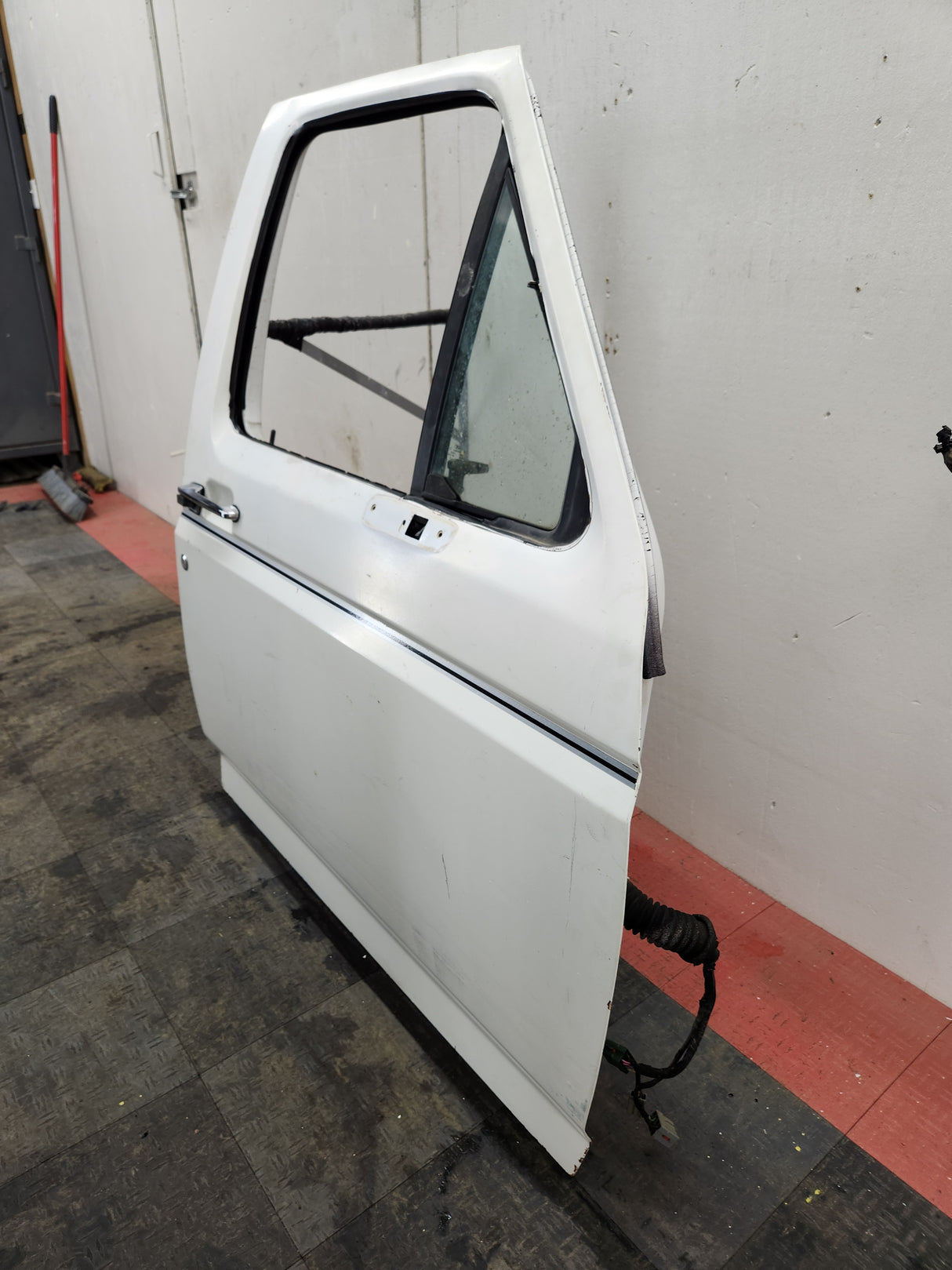 1987-1997 Ford F Series F250 F350 F450 F550 Passenger Side Front Door RH