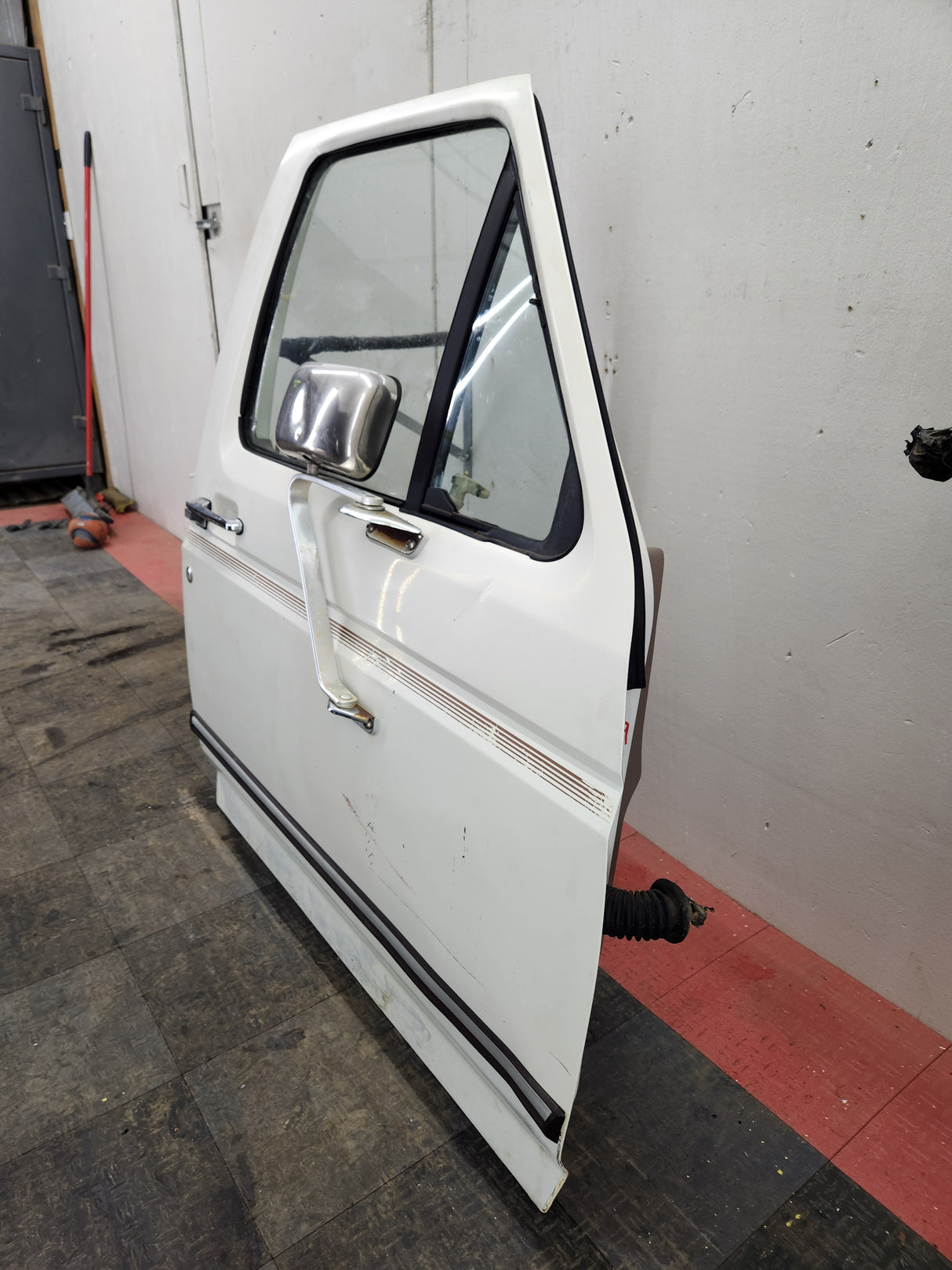 1987-1997 Ford F Series F250 F350 F450 F550 Passenger Side Front Door RH