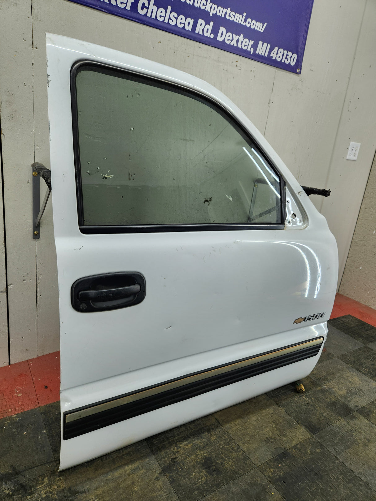 1999-2006 Chevrolet Silverado / GMC Sierra 1500 2500 3500 HD Front Passenger side Door RH