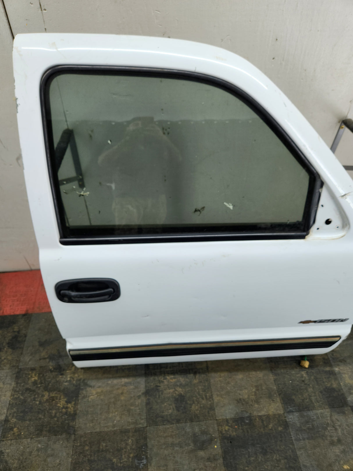 1999-2006 Chevrolet Silverado / GMC Sierra 1500 2500 3500 HD Front Passenger side Door RH