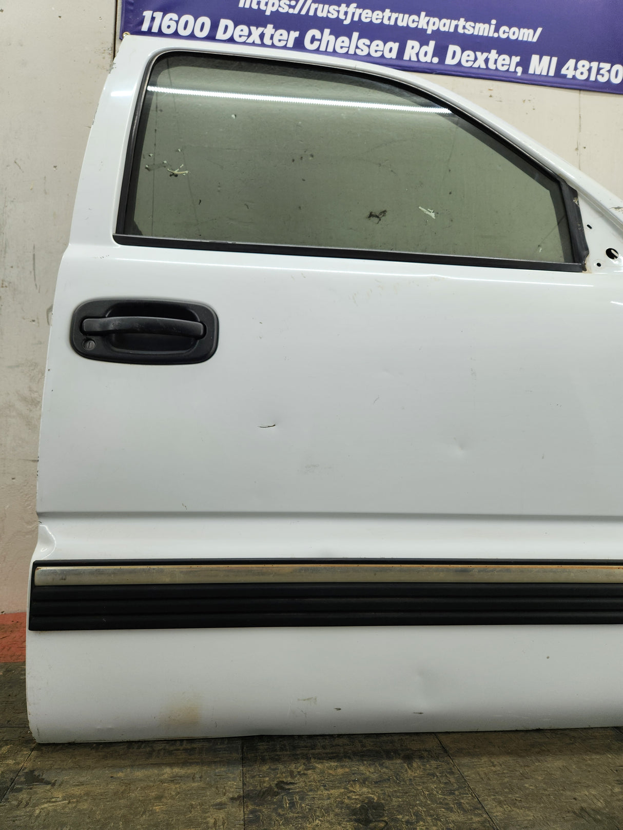 1999-2006 Chevrolet Silverado / GMC Sierra 1500 2500 3500 HD Front Passenger side Door RH