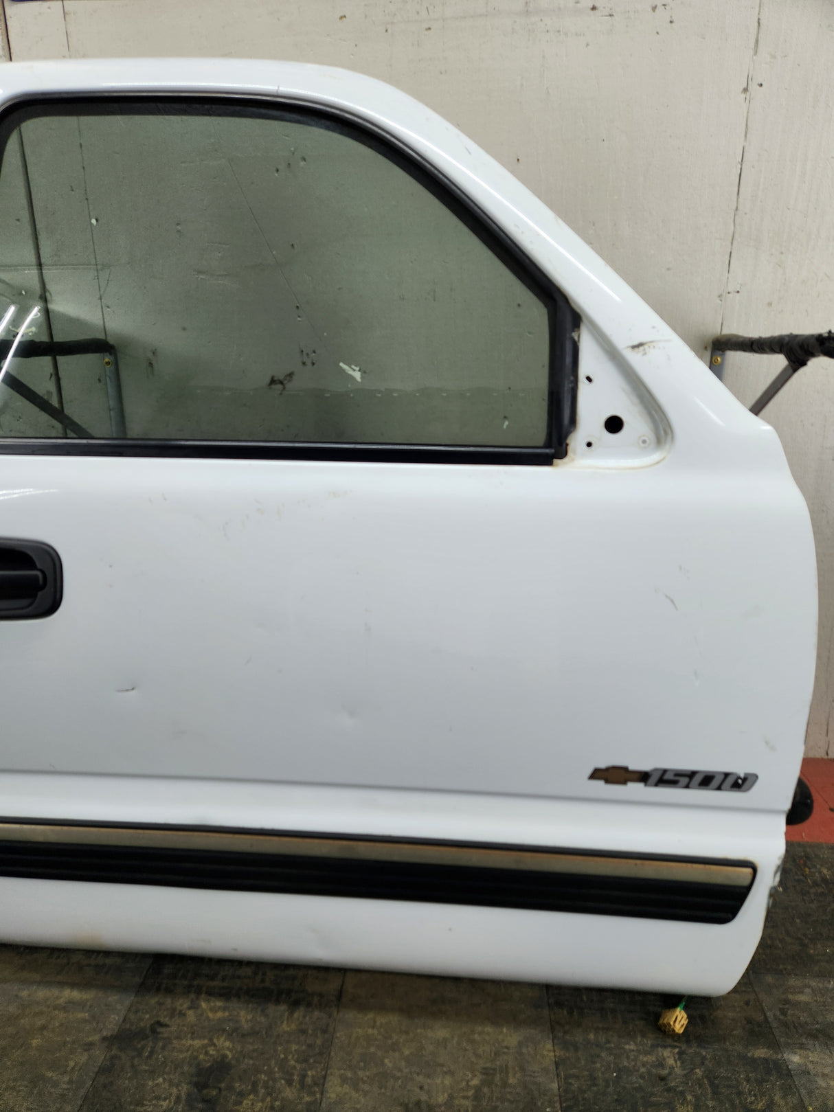 1999-2006 Chevrolet Silverado / GMC Sierra 1500 2500 3500 HD Front Passenger side Door RH