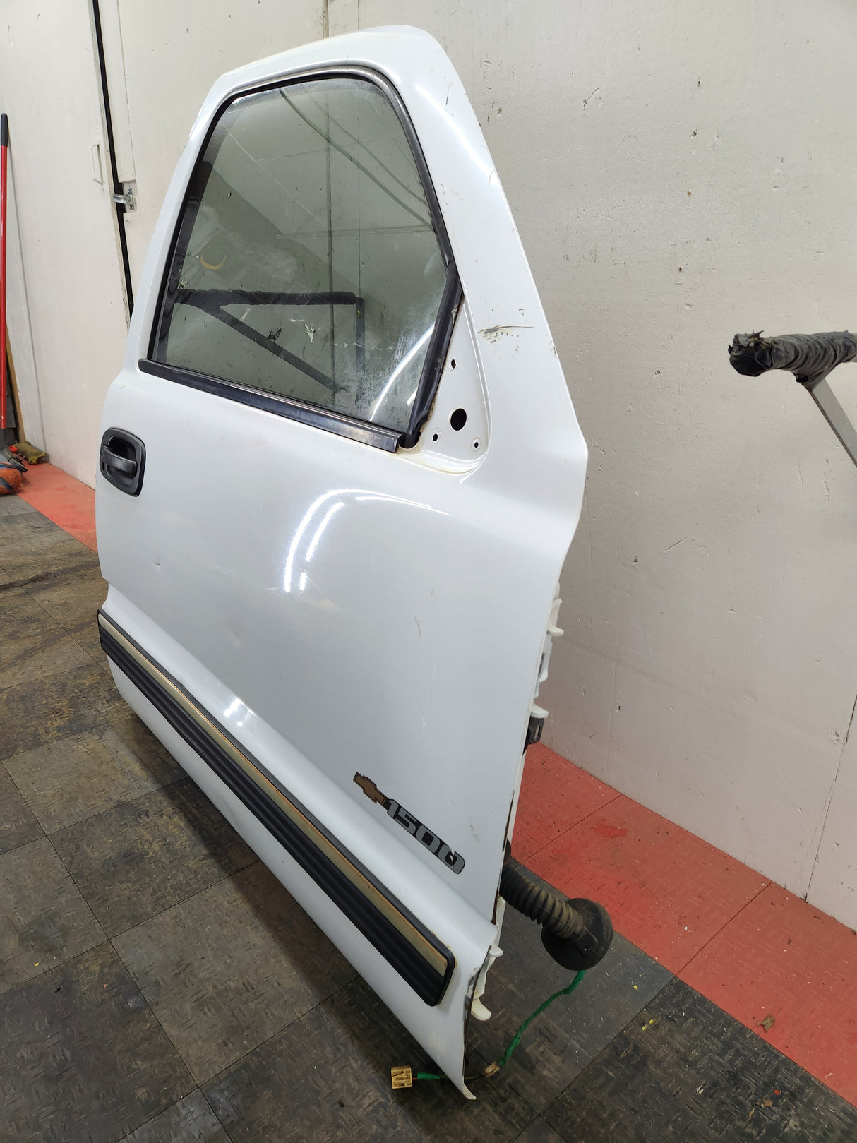 1999-2006 Chevrolet Silverado / GMC Sierra 1500 2500 3500 HD Front Passenger side Door RH