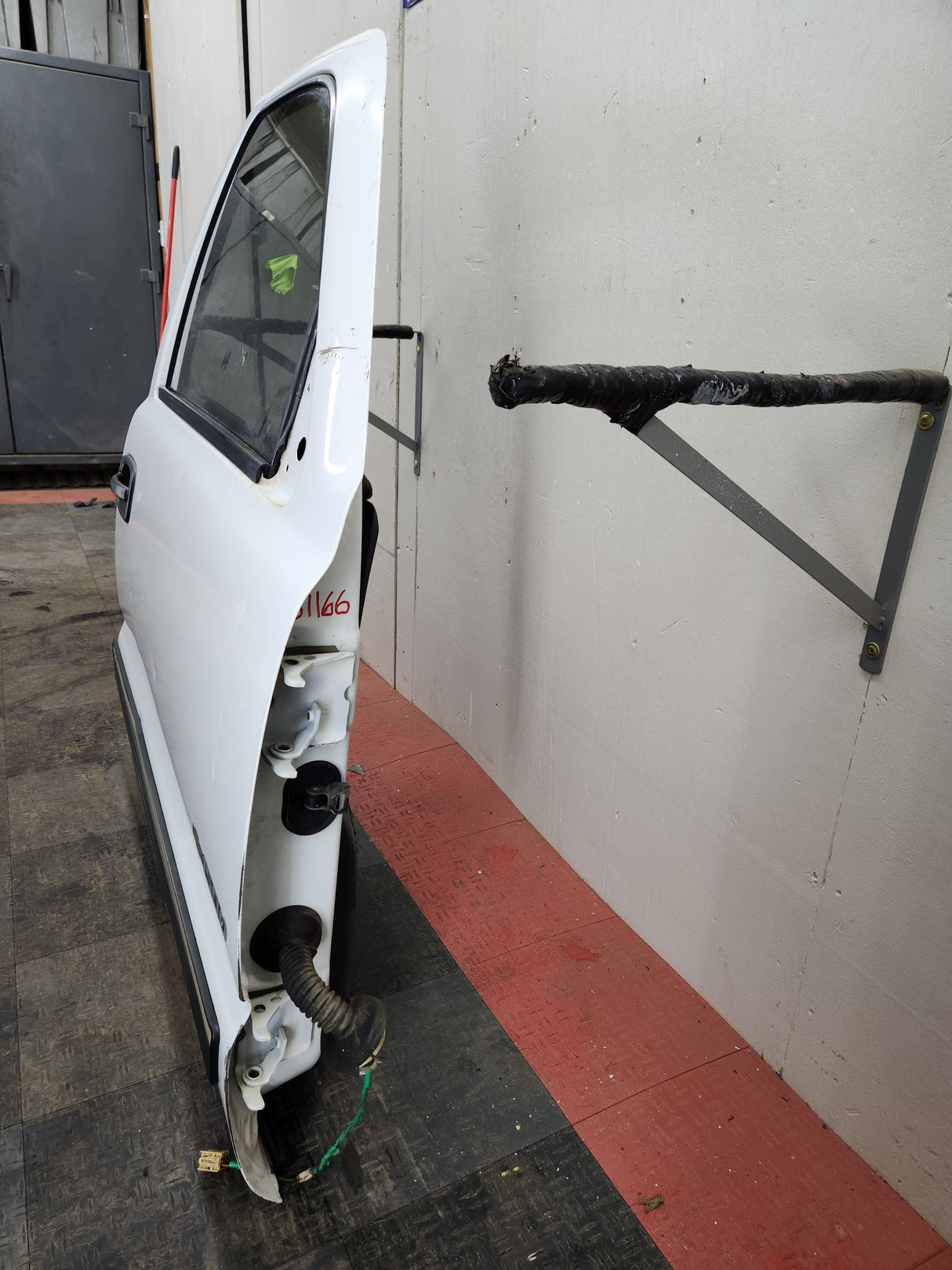 1999-2006 Chevrolet Silverado / GMC Sierra 1500 2500 3500 HD Front Passenger side Door RH