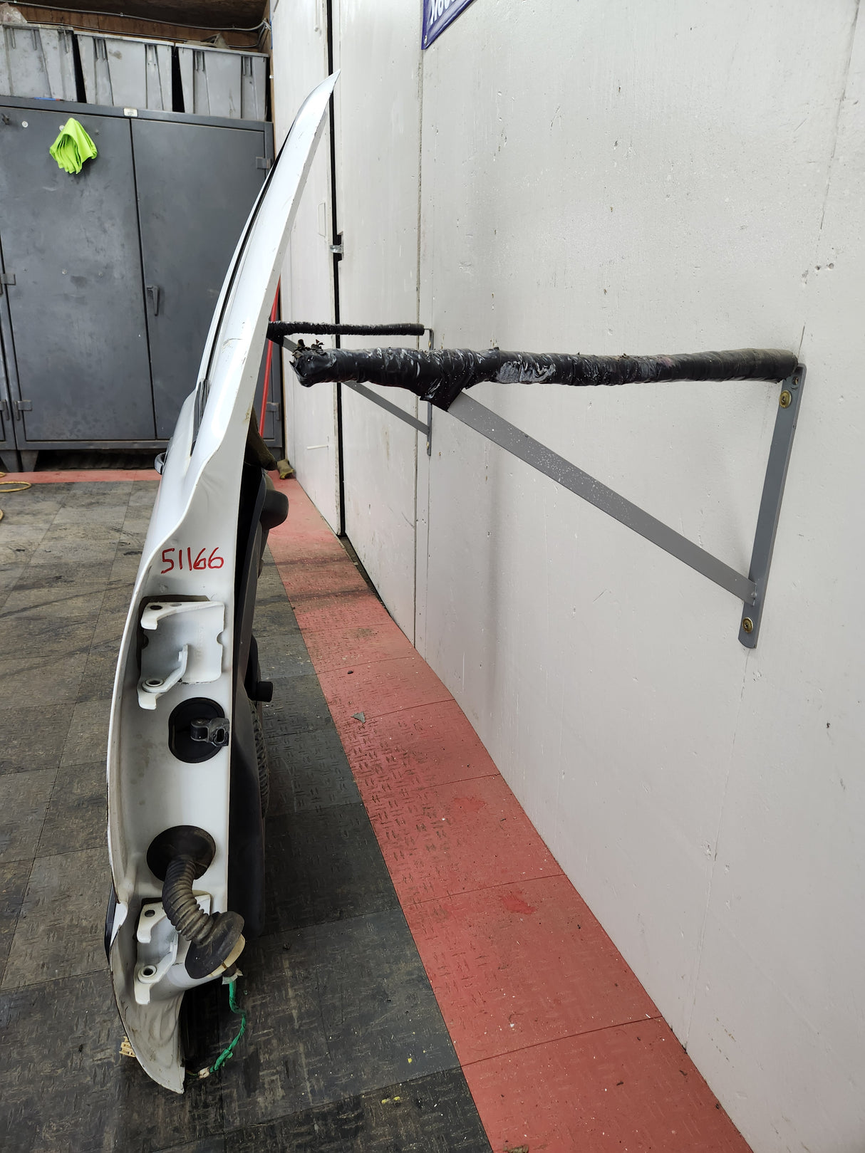 1999-2006 Chevrolet Silverado / GMC Sierra 1500 2500 3500 HD Front Passenger side Door RH