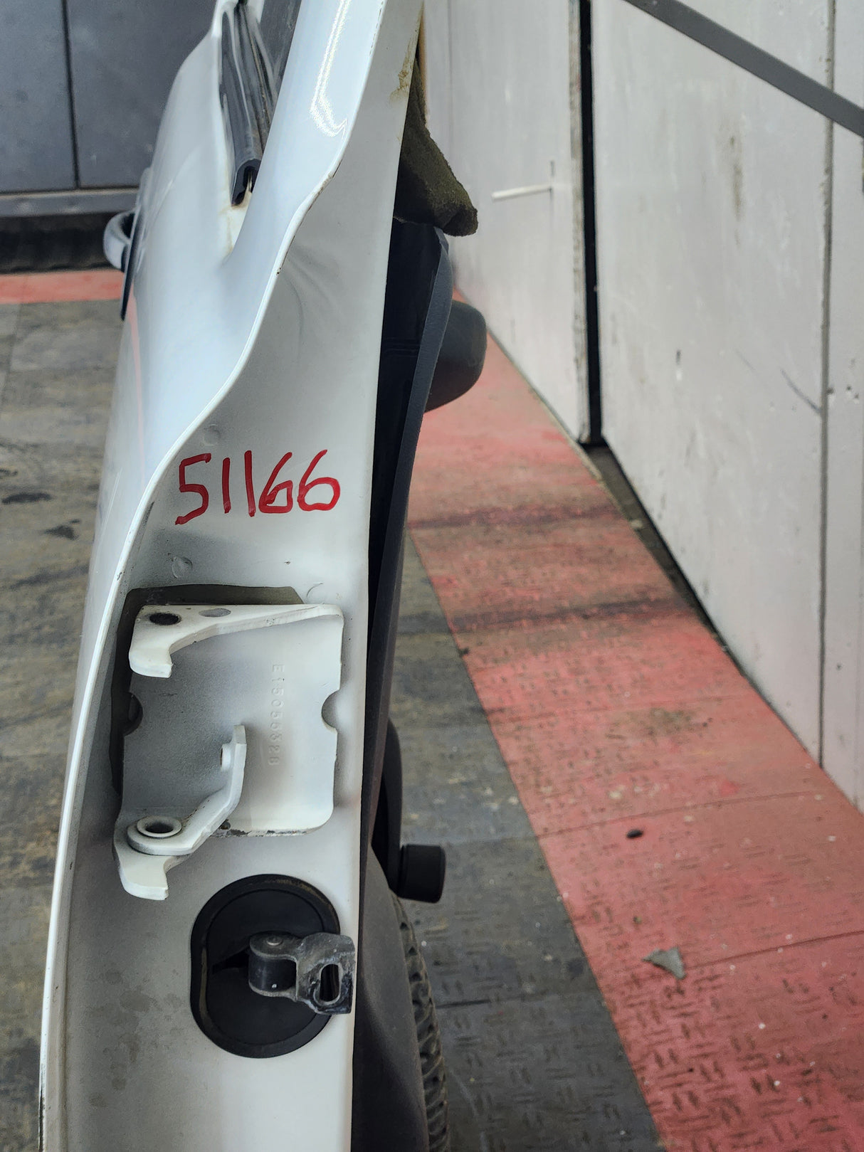 1999-2006 Chevrolet Silverado / GMC Sierra 1500 2500 3500 HD Front Passenger side Door RH