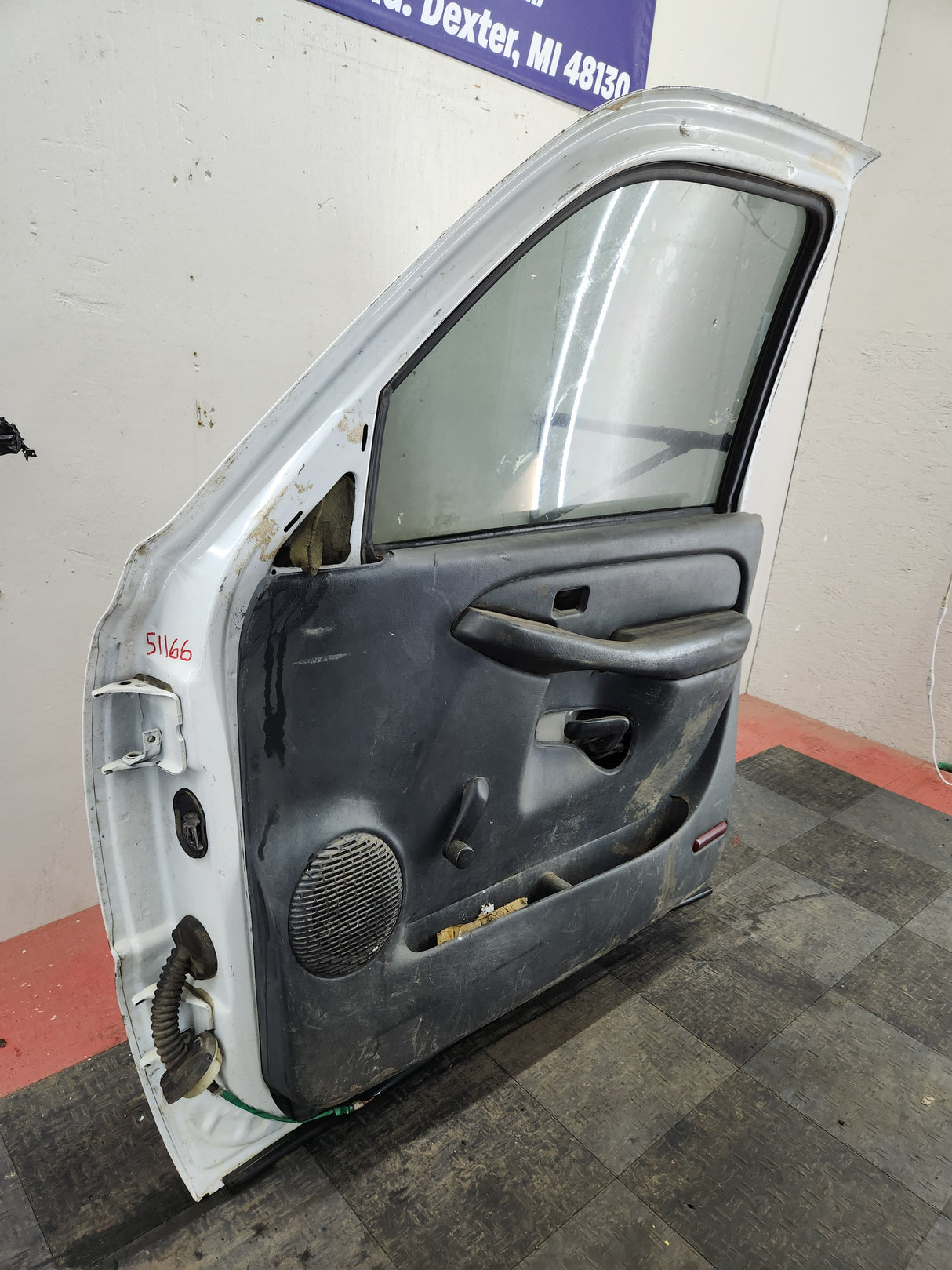 1999-2006 Chevrolet Silverado / GMC Sierra 1500 2500 3500 HD Front Passenger side Door RH