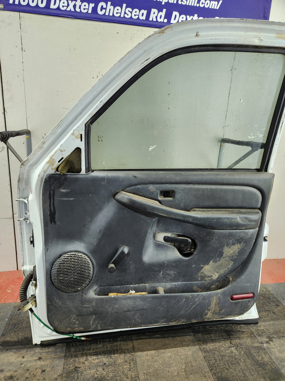 1999-2006 Chevrolet Silverado / GMC Sierra 1500 2500 3500 HD Front Passenger side Door RH