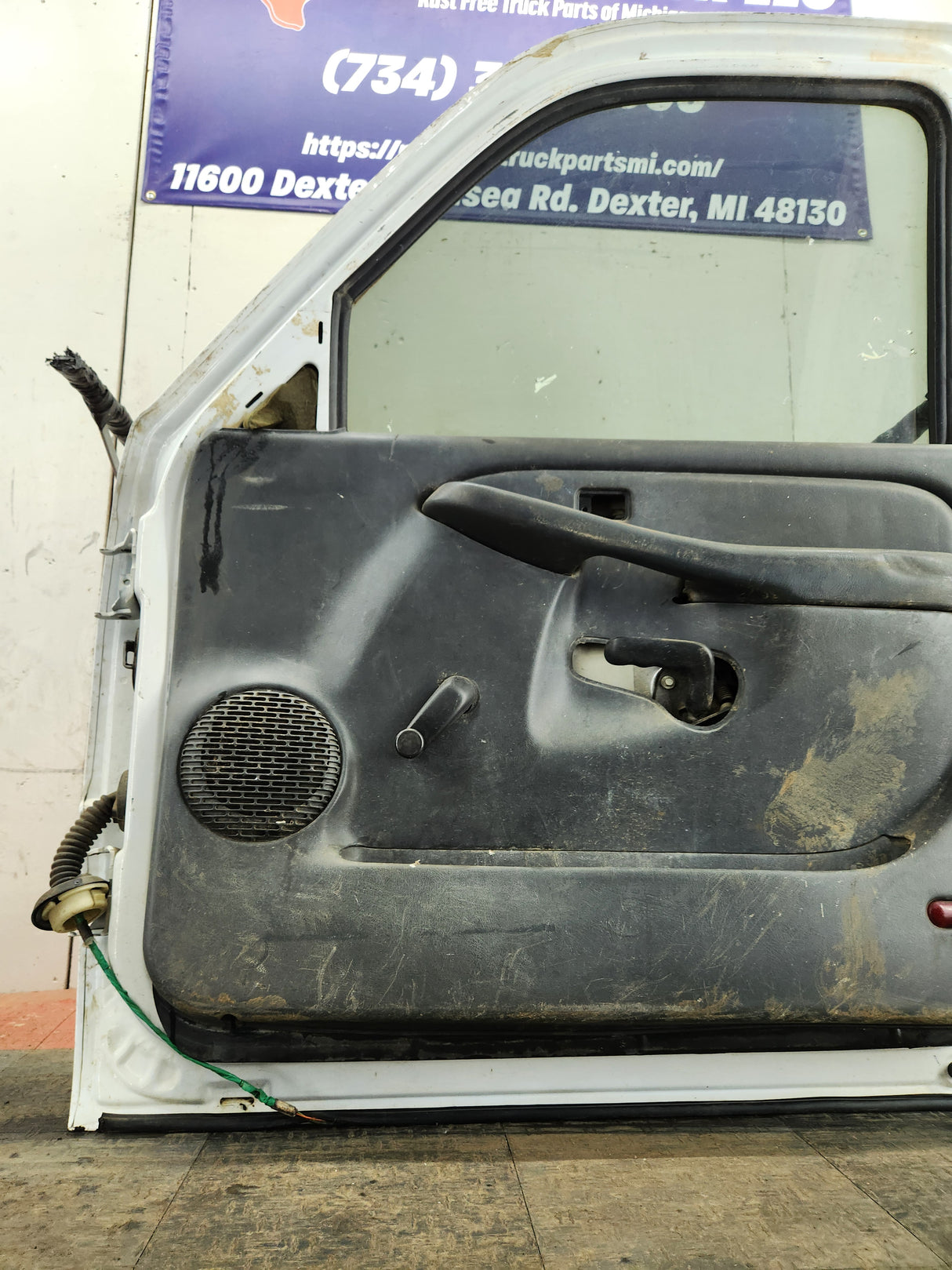 1999-2006 Chevrolet Silverado / GMC Sierra 1500 2500 3500 HD Front Passenger side Door RH