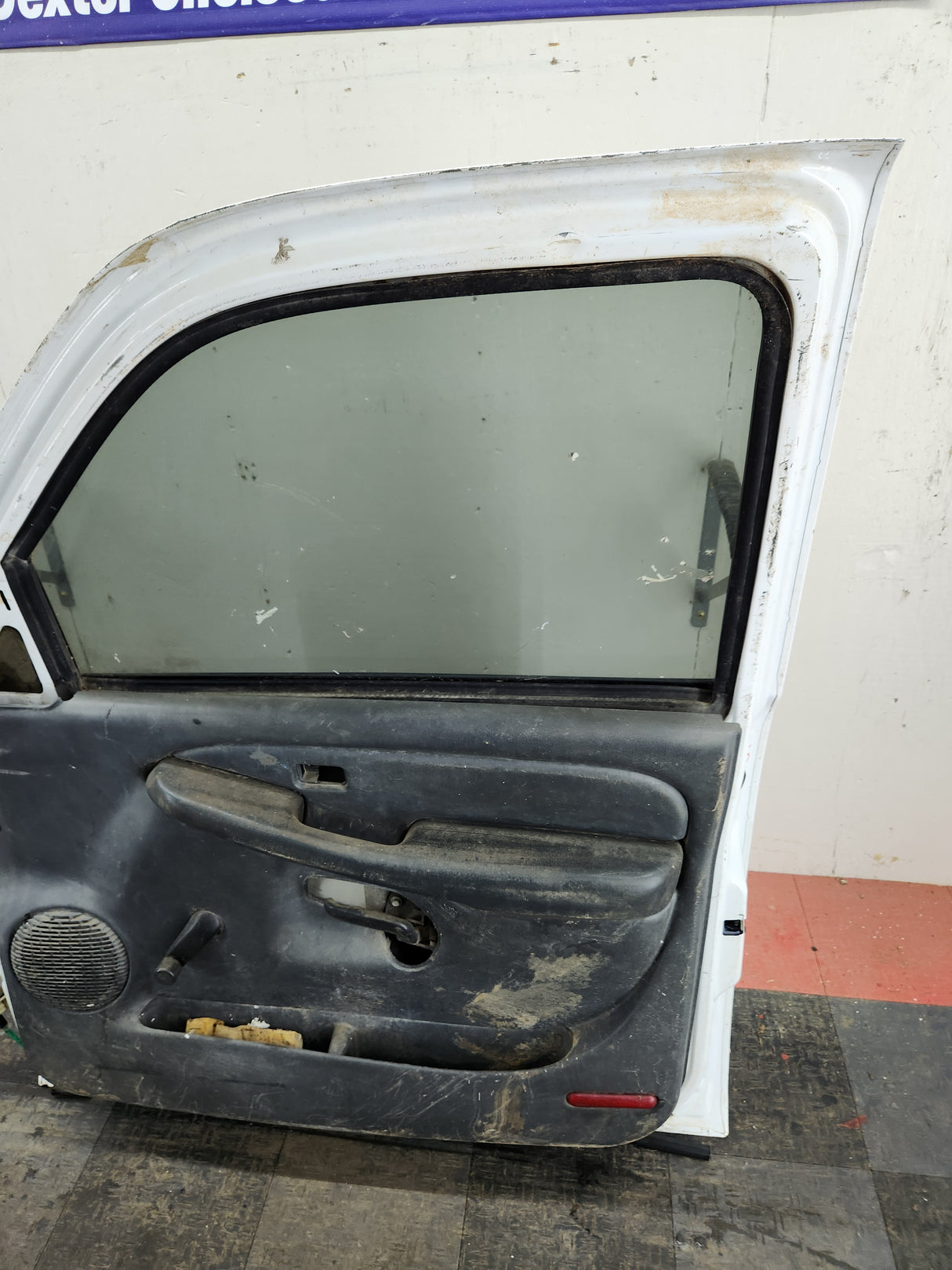 1999-2006 Chevrolet Silverado / GMC Sierra 1500 2500 3500 HD Front Passenger side Door RH