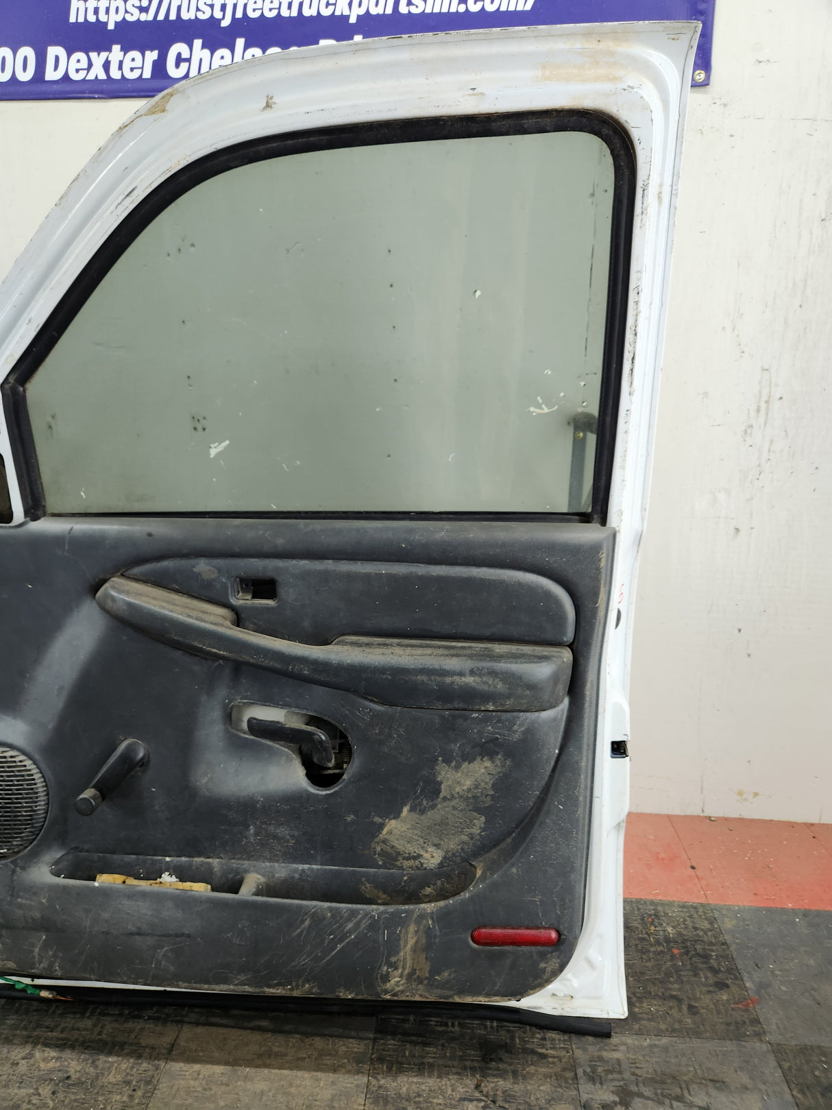 1999-2006 Chevrolet Silverado / GMC Sierra 1500 2500 3500 HD Front Passenger side Door RH