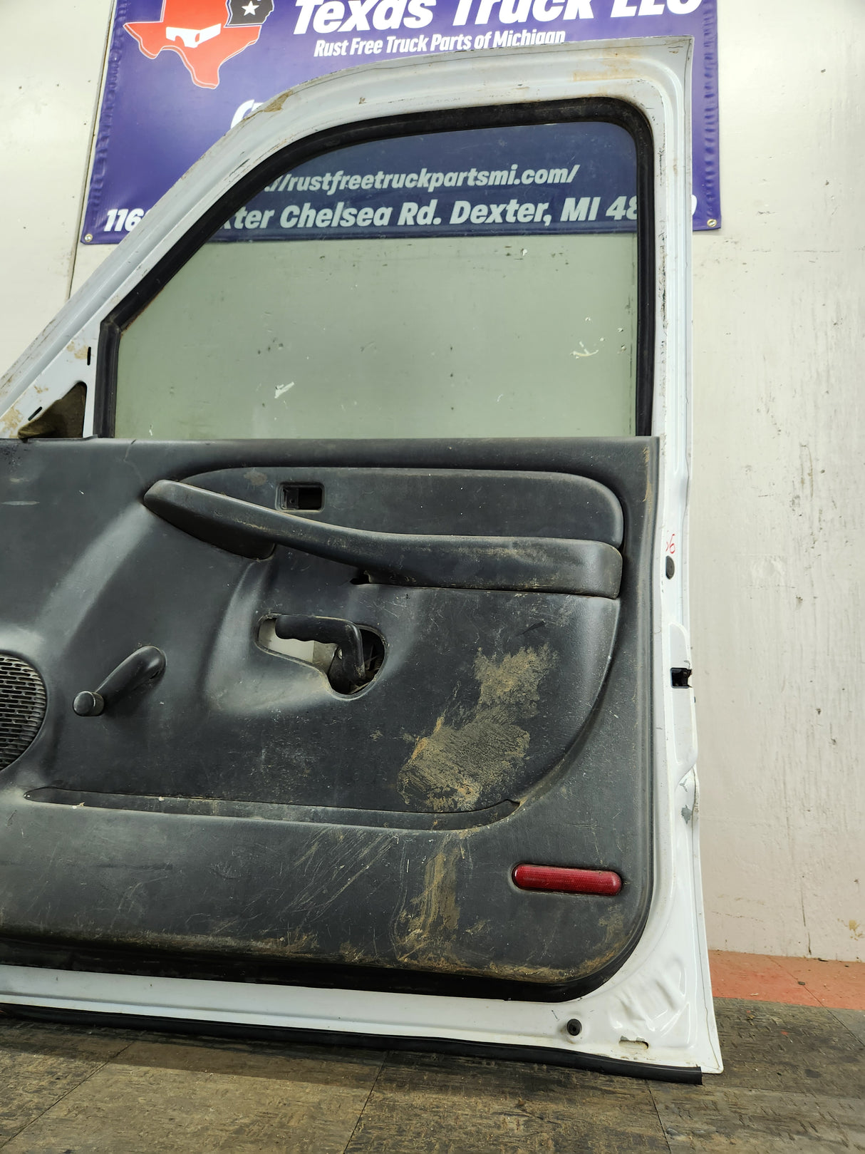 1999-2006 Chevrolet Silverado / GMC Sierra 1500 2500 3500 HD Front Passenger side Door RH