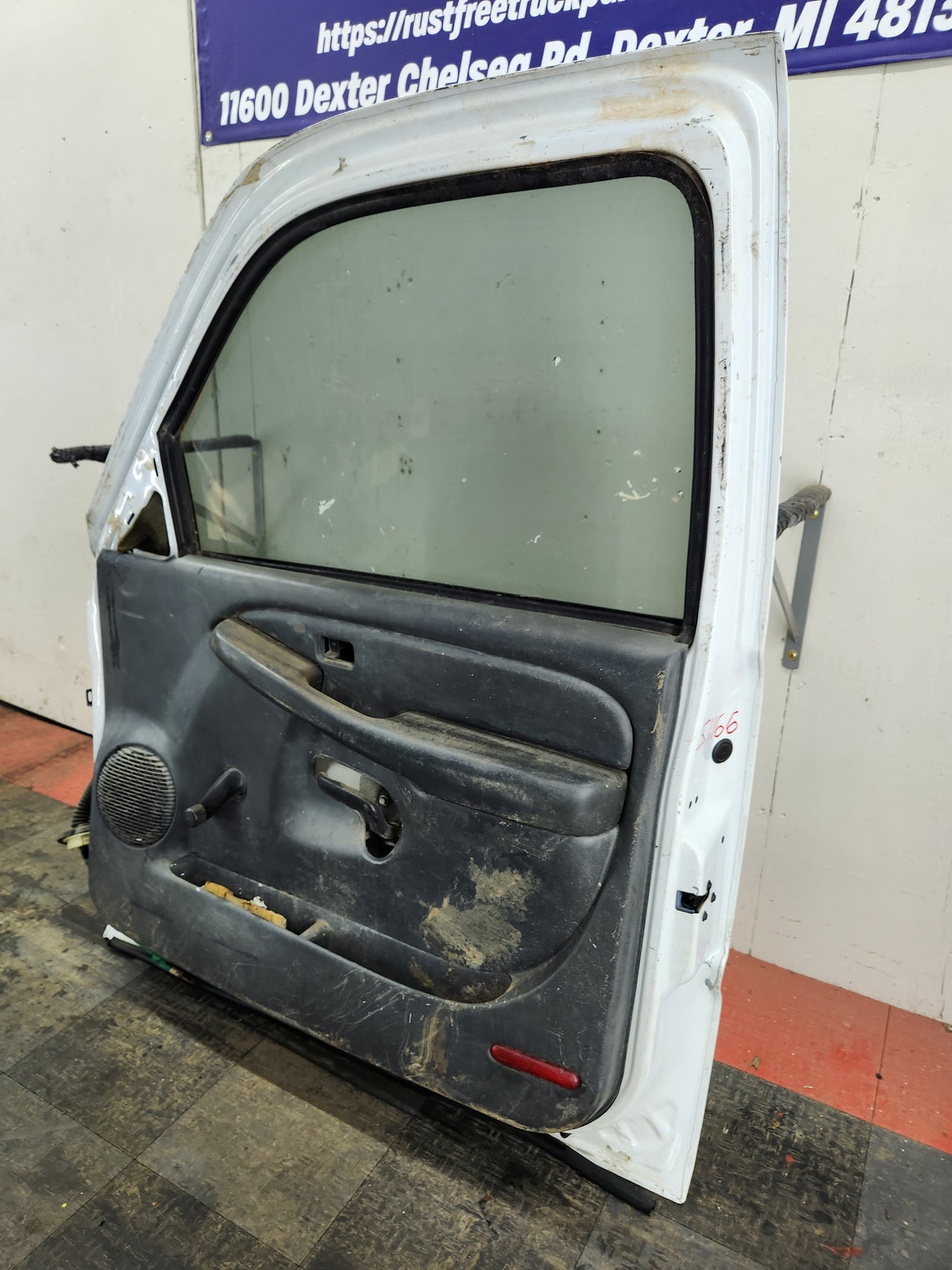 1999-2006 Chevrolet Silverado / GMC Sierra 1500 2500 3500 HD Front Passenger side Door RH