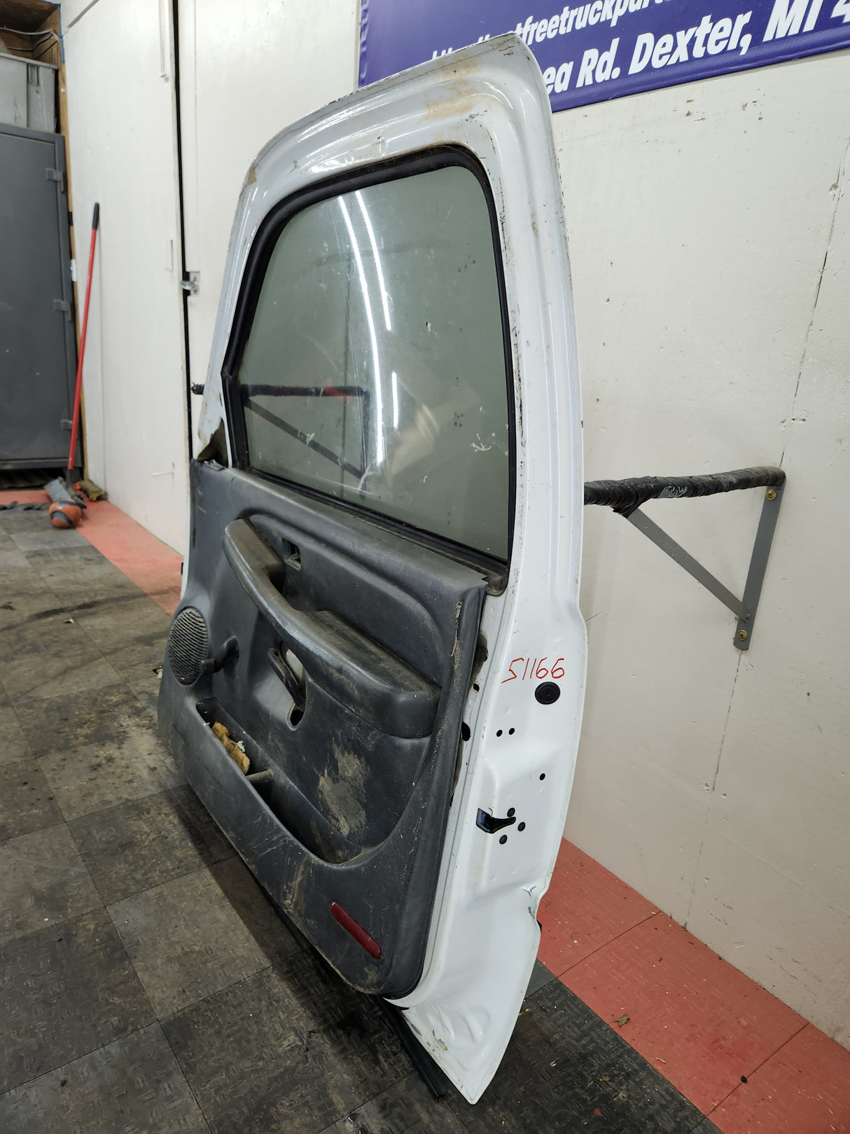 1999-2006 Chevrolet Silverado / GMC Sierra 1500 2500 3500 HD Front Passenger side Door RH