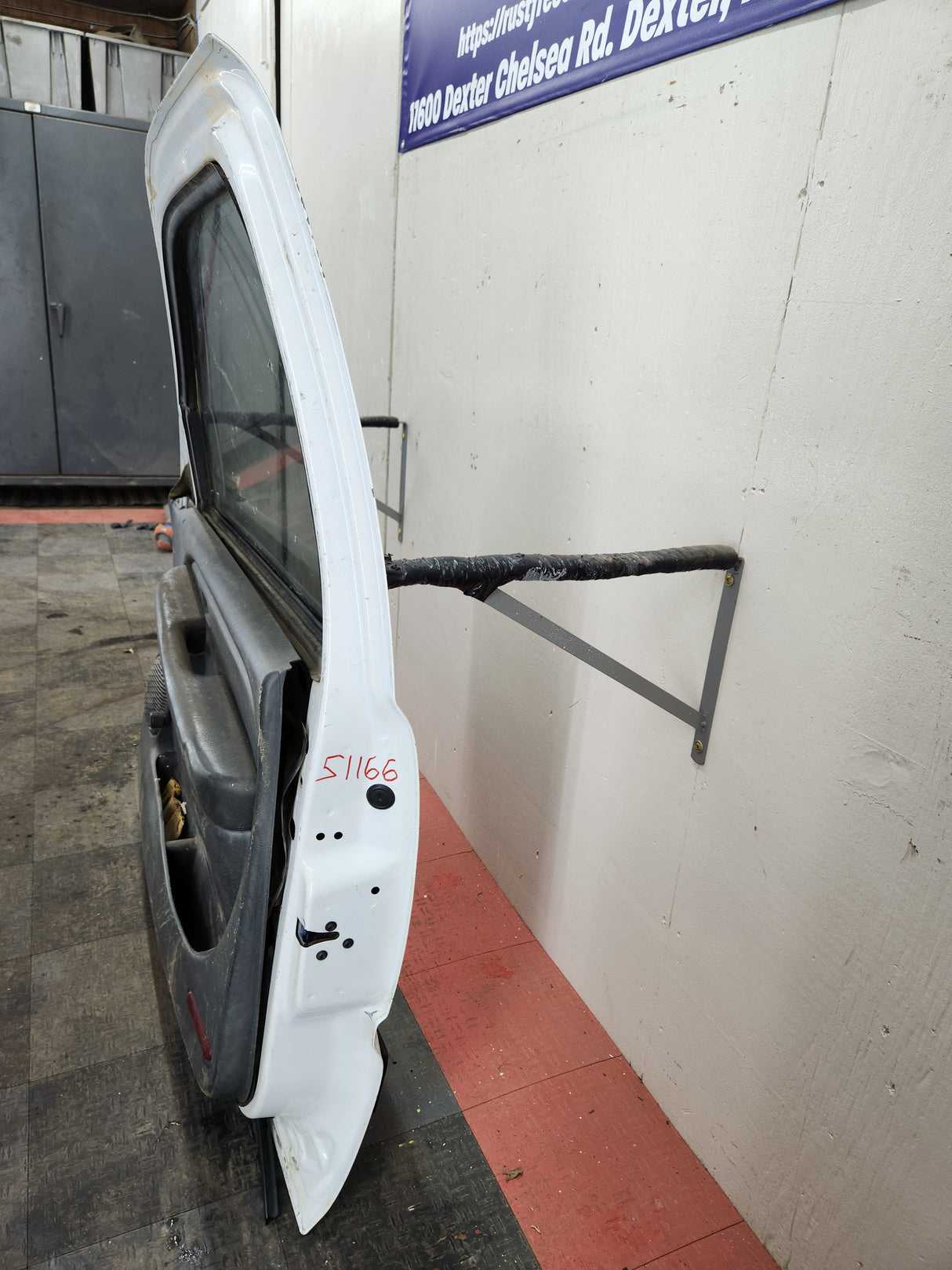 1999-2006 Chevrolet Silverado / GMC Sierra 1500 2500 3500 HD Front Passenger side Door RH