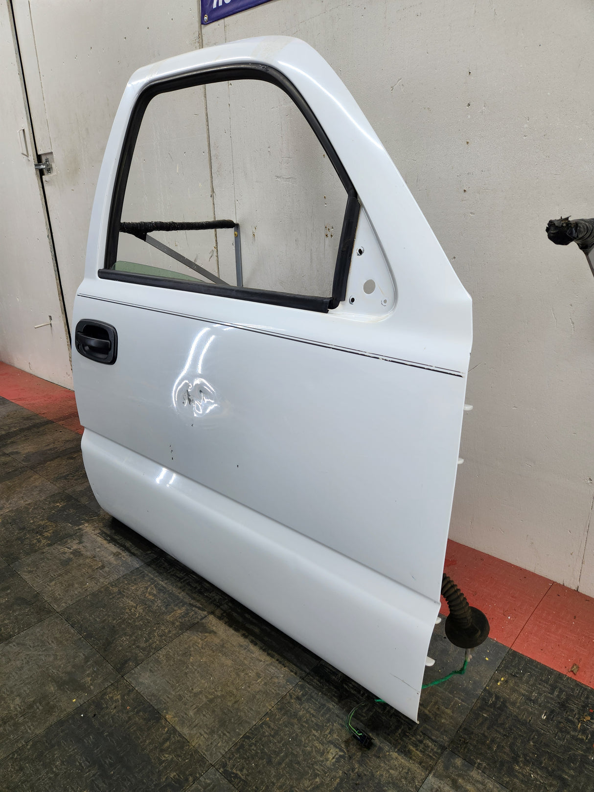 1999-2006 Chevrolet Silverado / GMC Sierra 1500 2500 3500 HD Front Passenger side Door RH