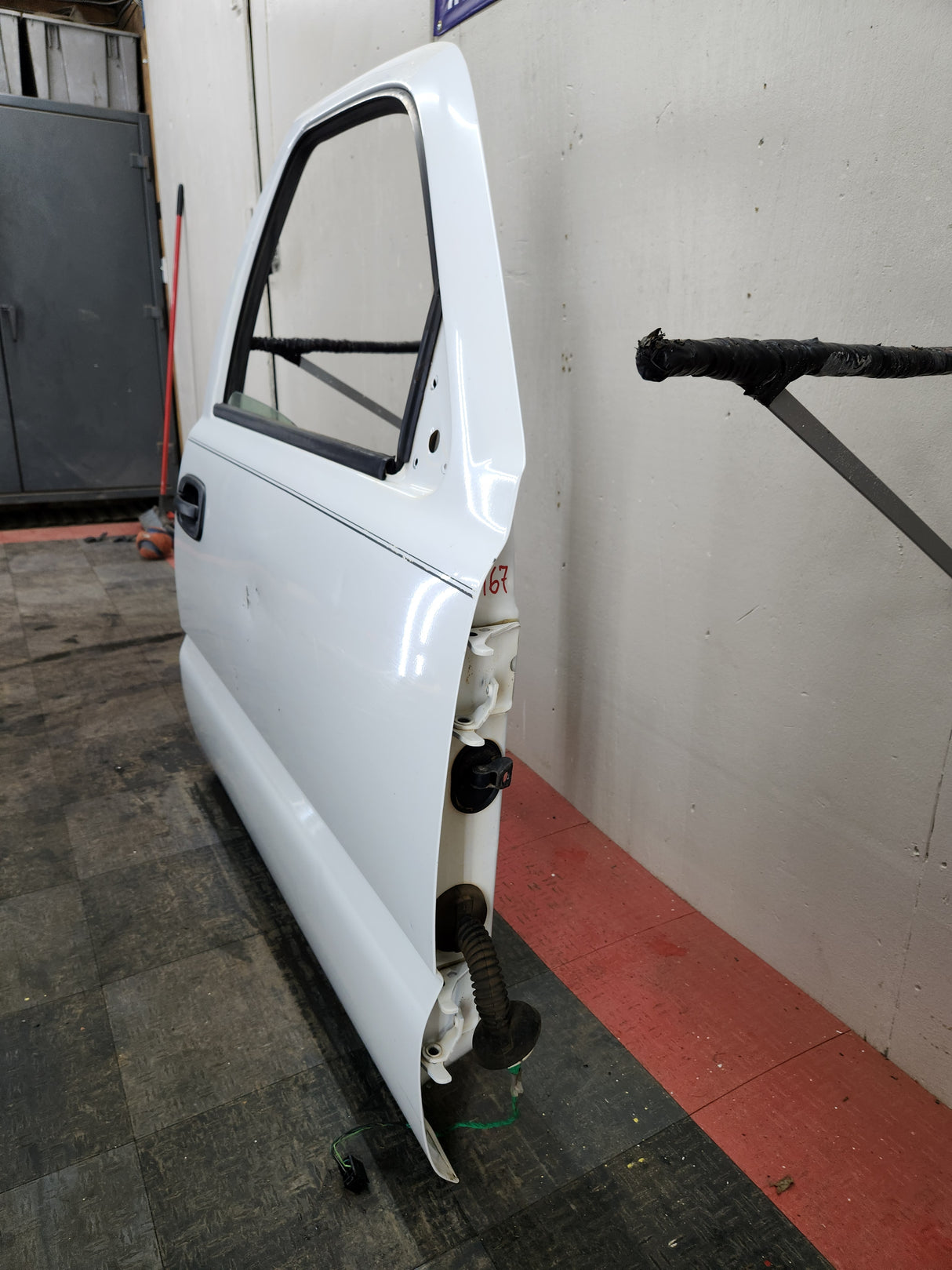 1999-2006 Chevrolet Silverado / GMC Sierra 1500 2500 3500 HD Front Passenger side Door RH