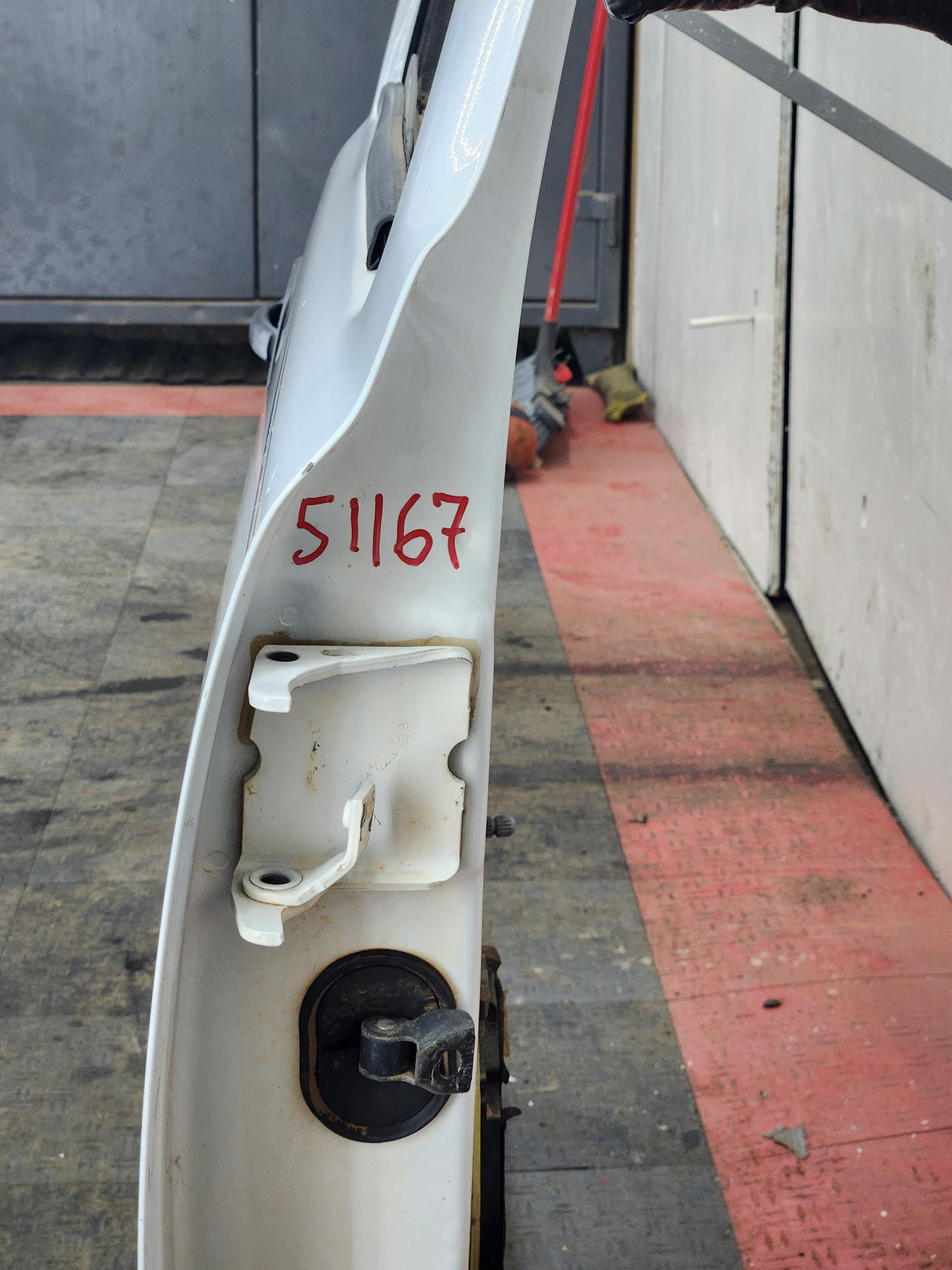 1999-2006 Chevrolet Silverado / GMC Sierra 1500 2500 3500 HD Front Passenger side Door RH