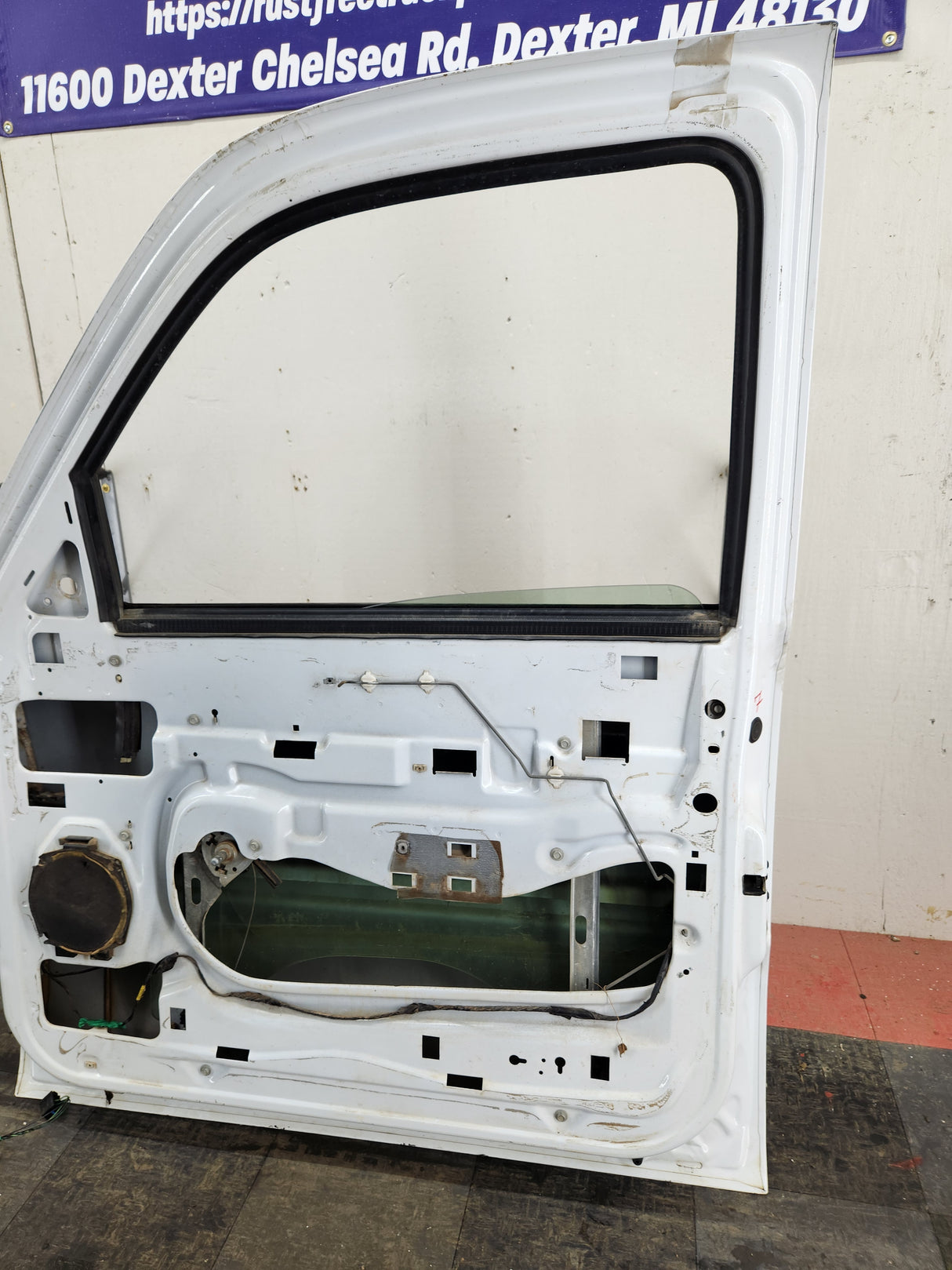 1999-2006 Chevrolet Silverado / GMC Sierra 1500 2500 3500 HD Front Passenger side Door RH