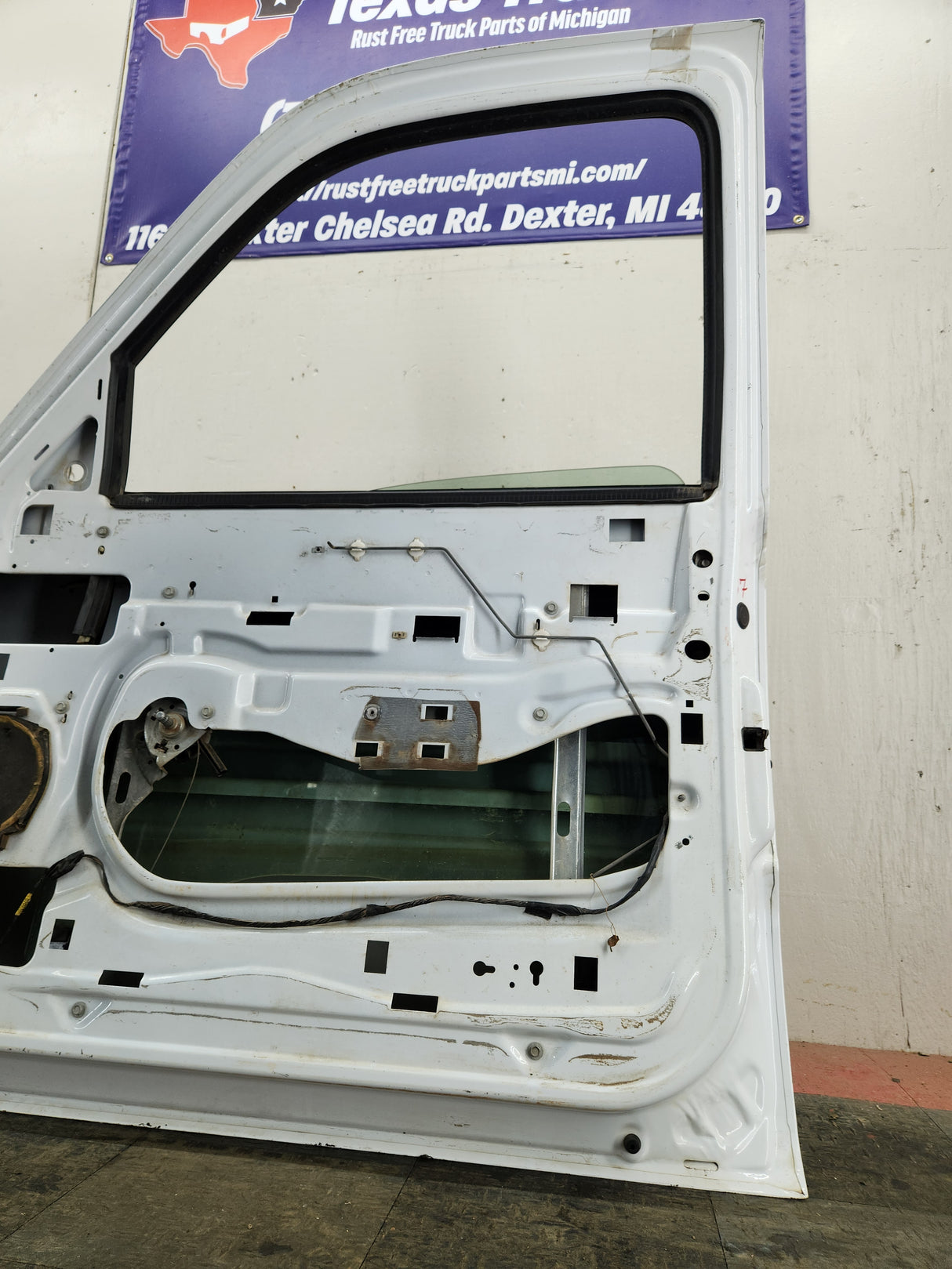 1999-2006 Chevrolet Silverado / GMC Sierra 1500 2500 3500 HD Front Passenger side Door RH