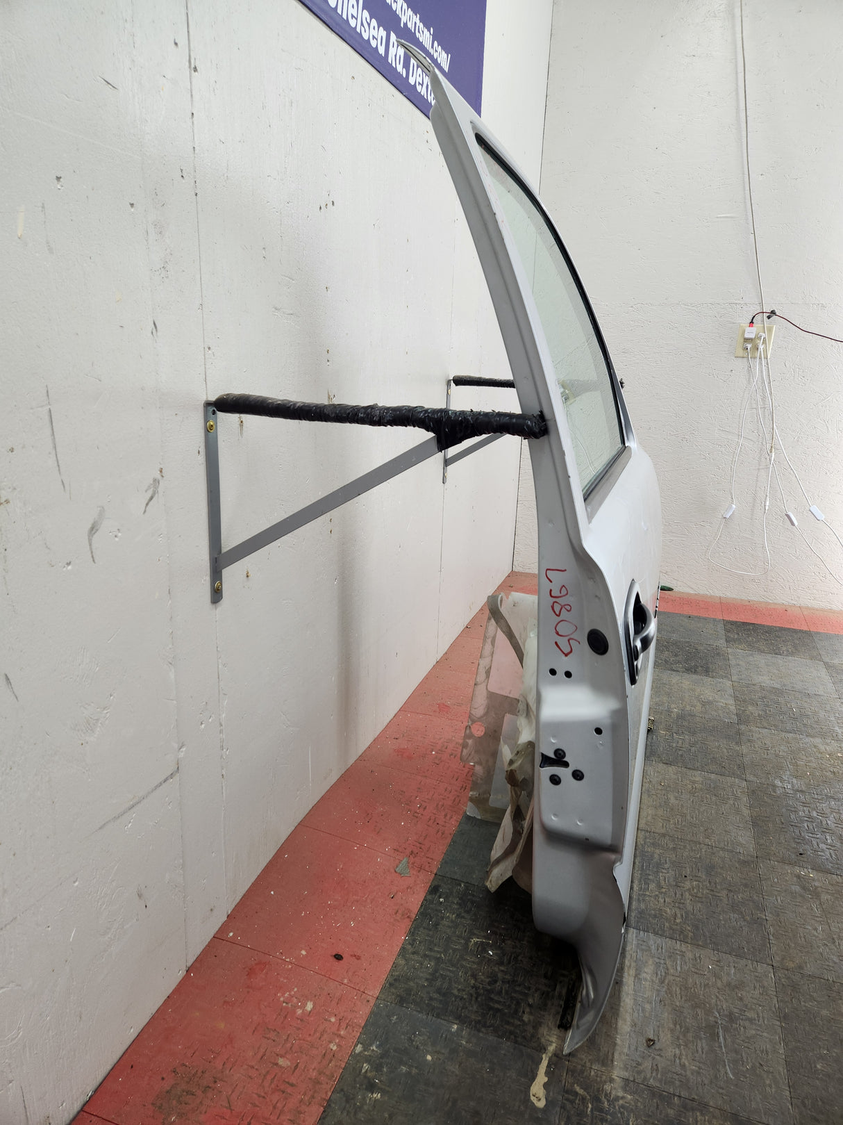 1999-2006 Chevrolet Silverado / GMC Sierra 1500 2500 3500 HD Front Passenger side Door RH