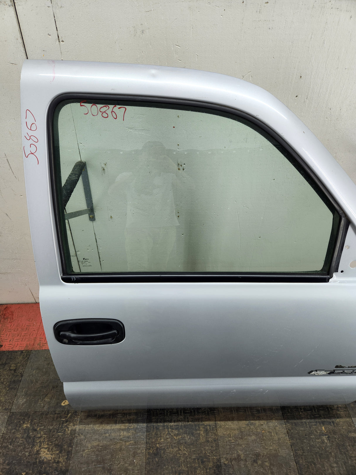 1999-2006 Chevrolet Silverado / GMC Sierra 1500 2500 3500 HD Front Passenger side Door RH