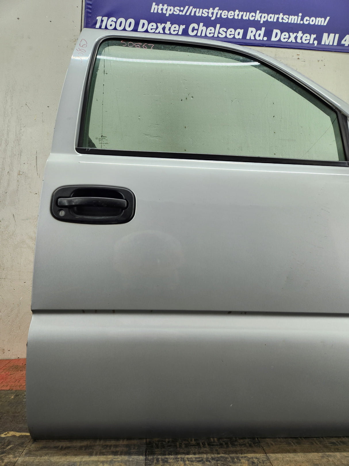 1999-2006 Chevrolet Silverado / GMC Sierra 1500 2500 3500 HD Front Passenger side Door RH