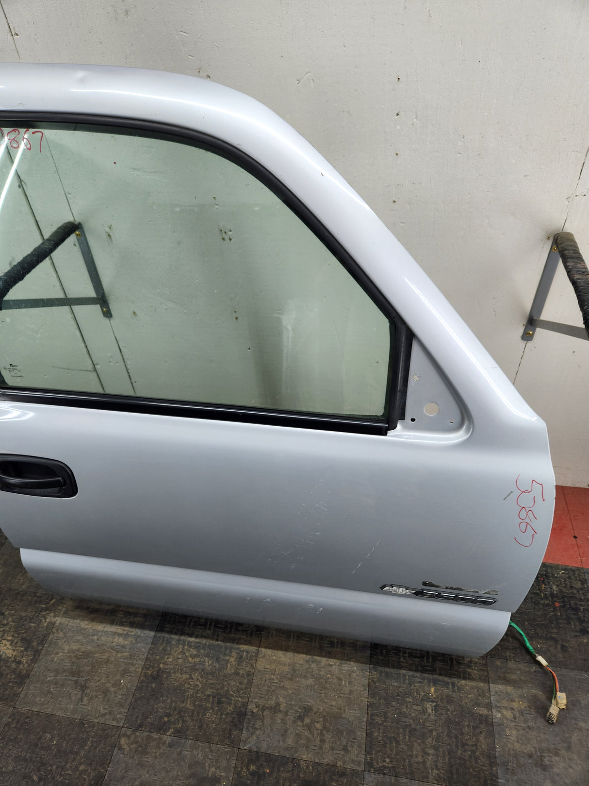 1999-2006 Chevrolet Silverado / GMC Sierra 1500 2500 3500 HD Front Passenger side Door RH