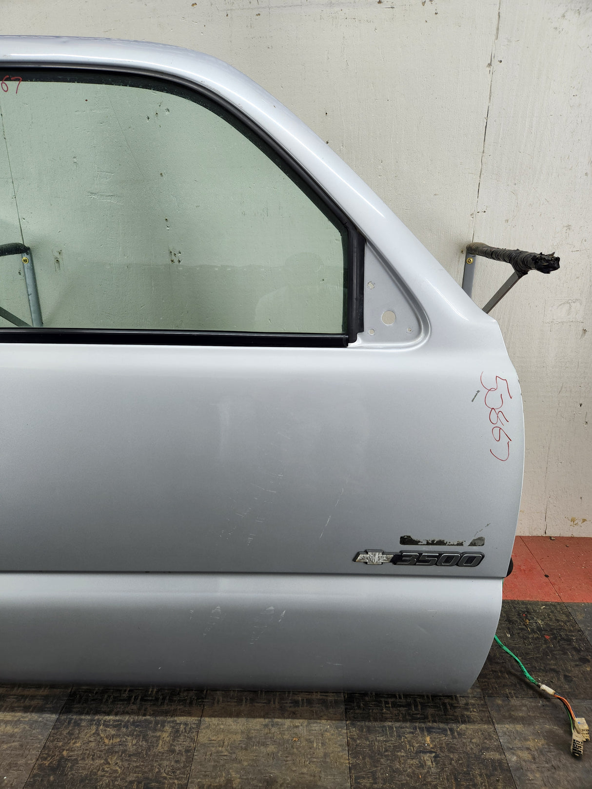 1999-2006 Chevrolet Silverado / GMC Sierra 1500 2500 3500 HD Front Passenger side Door RH