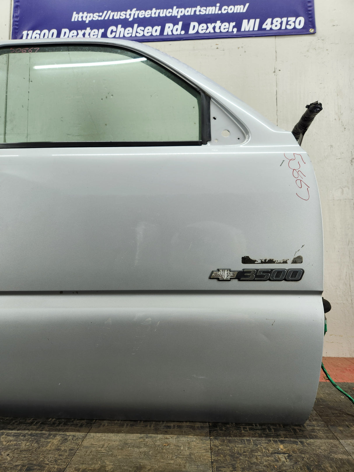 1999-2006 Chevrolet Silverado / GMC Sierra 1500 2500 3500 HD Front Passenger side Door RH