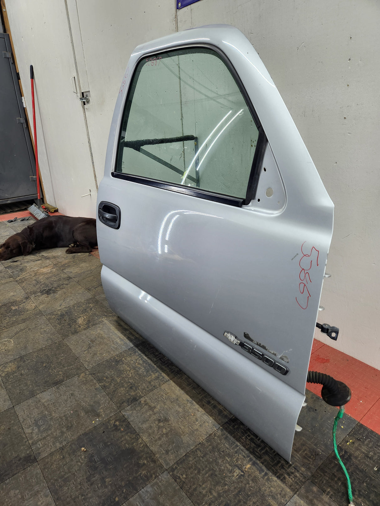 1999-2006 Chevrolet Silverado / GMC Sierra 1500 2500 3500 HD Front Passenger side Door RH