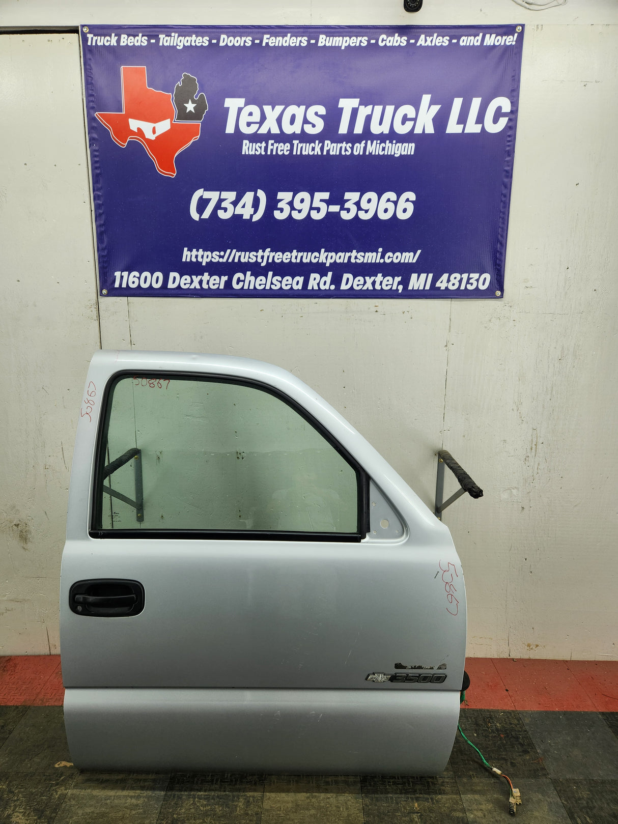 1999-2006 Chevrolet Silverado / GMC Sierra 1500 2500 3500 HD Front Passenger side Door RH