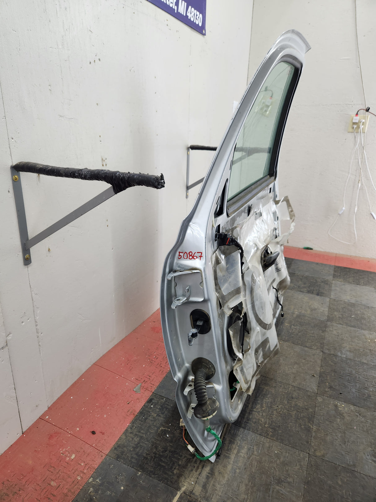 1999-2006 Chevrolet Silverado / GMC Sierra 1500 2500 3500 HD Front Passenger side Door RH