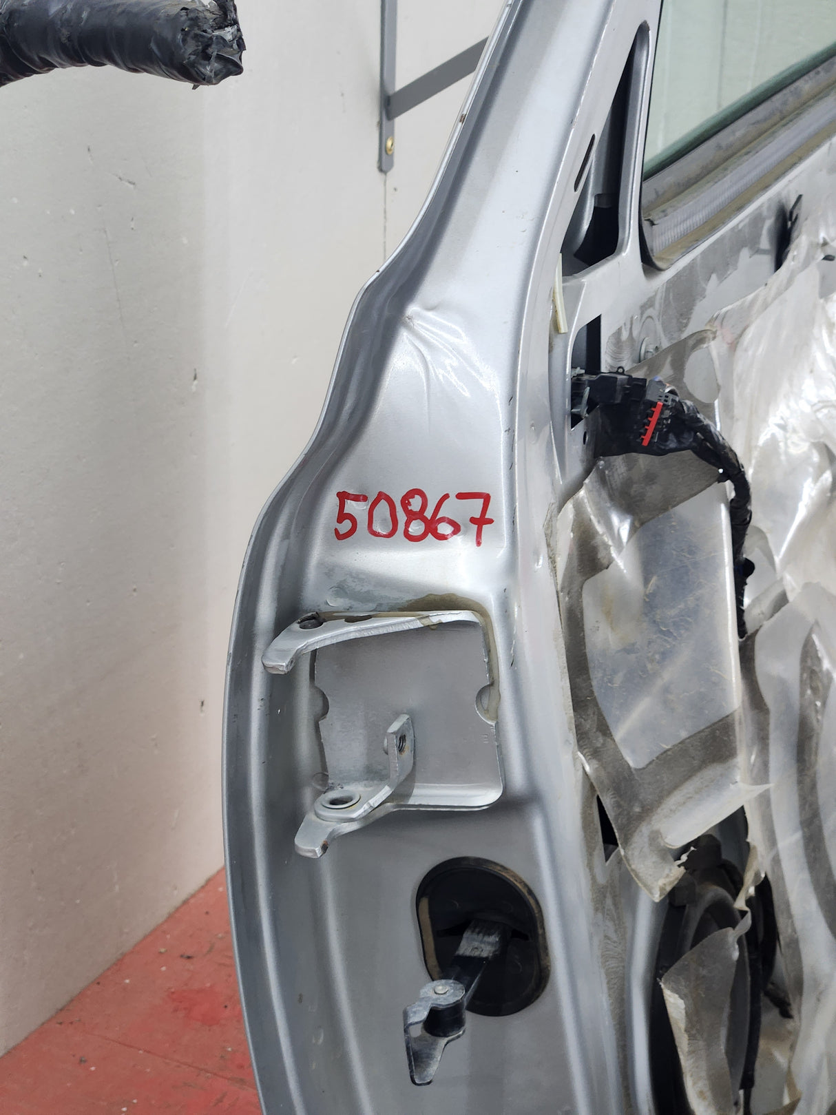 1999-2006 Chevrolet Silverado / GMC Sierra 1500 2500 3500 HD Front Passenger side Door RH