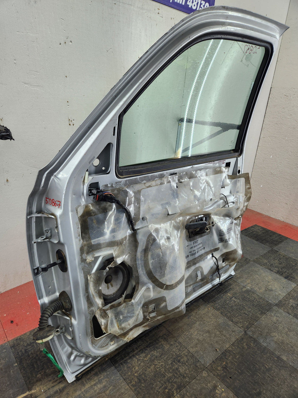 1999-2006 Chevrolet Silverado / GMC Sierra 1500 2500 3500 HD Front Passenger side Door RH