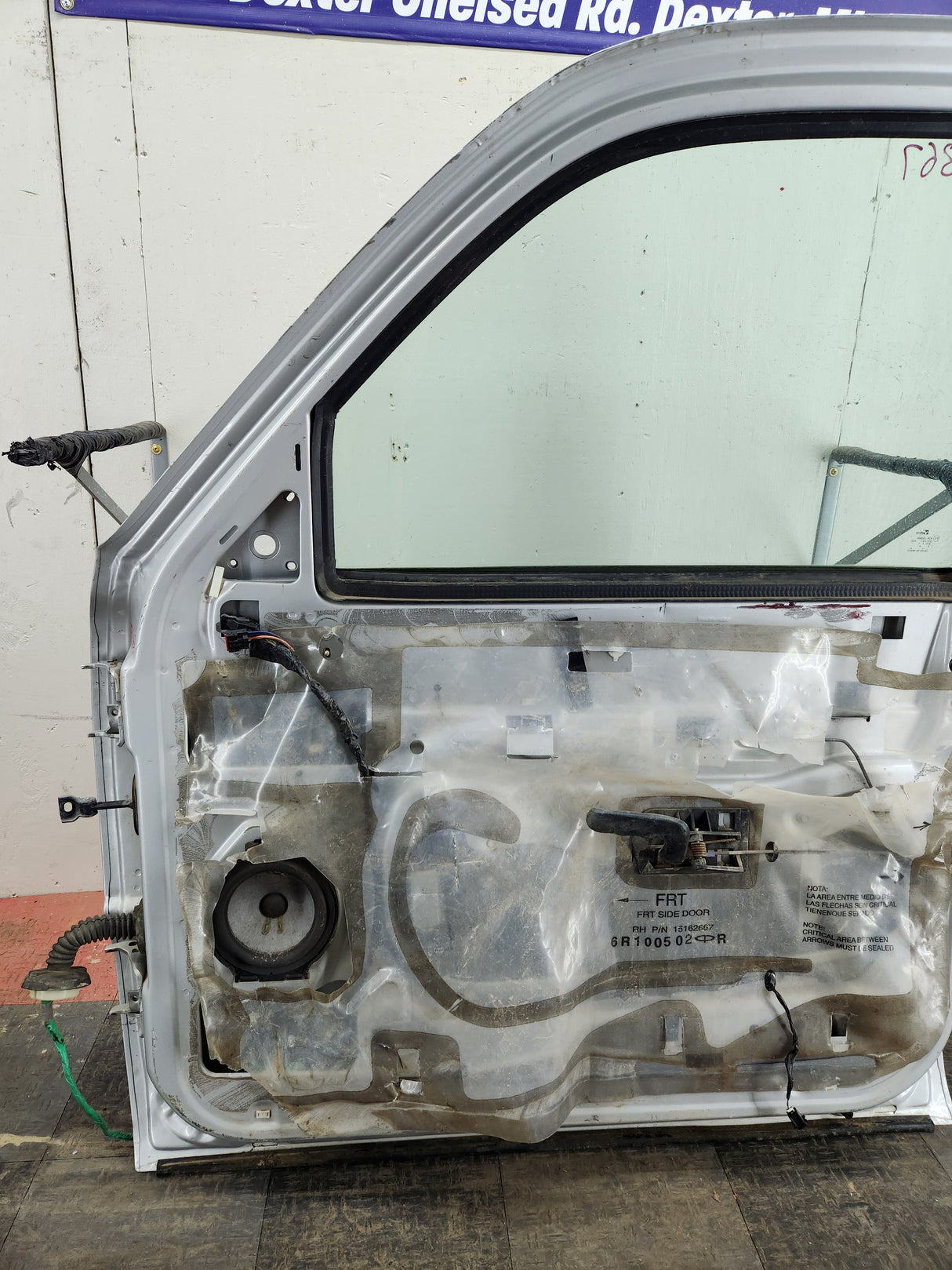 1999-2006 Chevrolet Silverado / GMC Sierra 1500 2500 3500 HD Front Passenger side Door RH