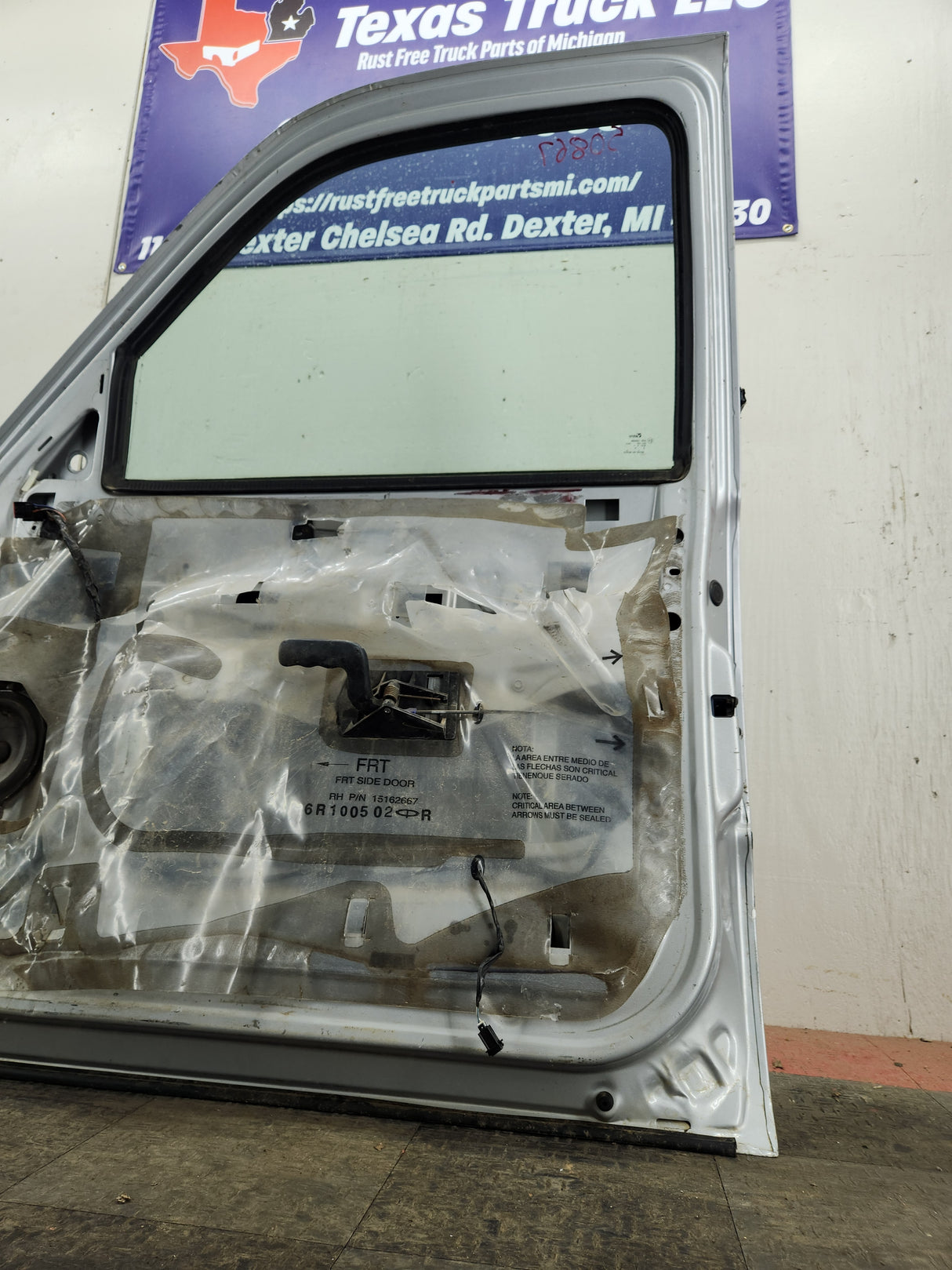 1999-2006 Chevrolet Silverado / GMC Sierra 1500 2500 3500 HD Front Passenger side Door RH