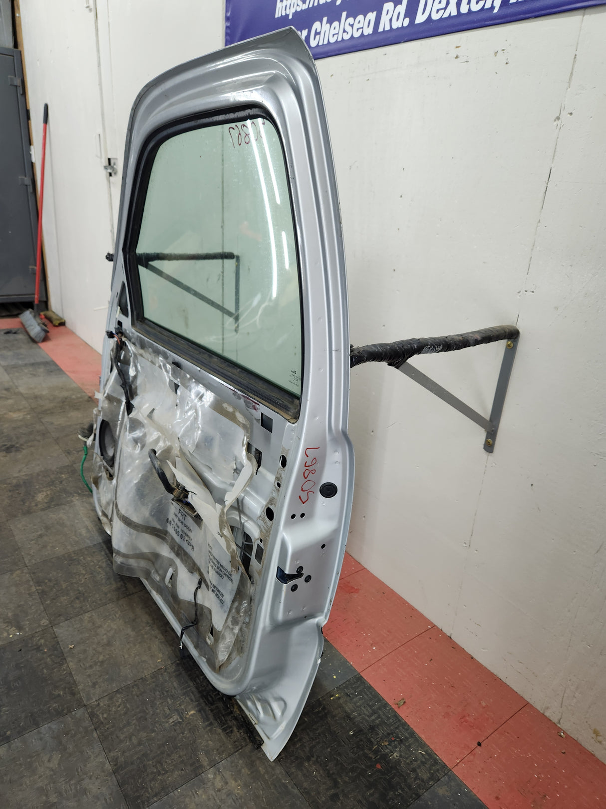 1999-2006 Chevrolet Silverado / GMC Sierra 1500 2500 3500 HD Front Passenger side Door RH