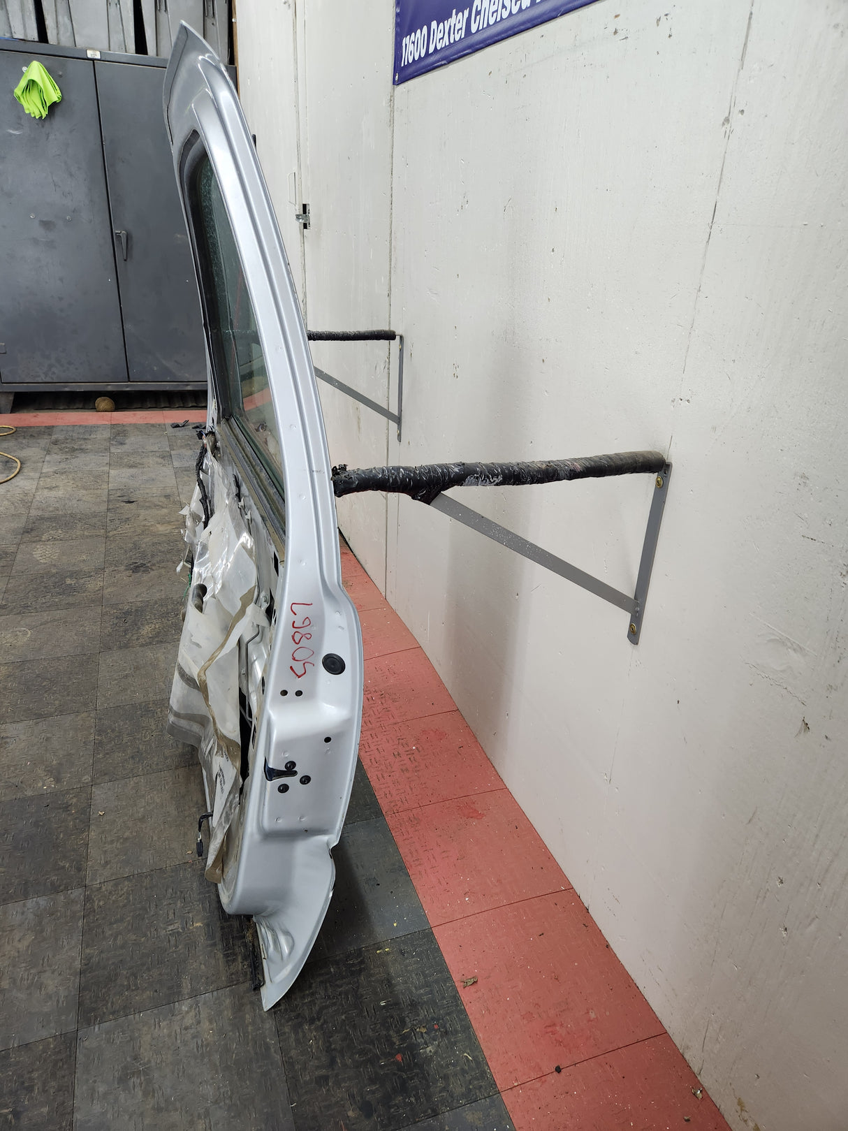 1999-2006 Chevrolet Silverado / GMC Sierra 1500 2500 3500 HD Front Passenger side Door RH