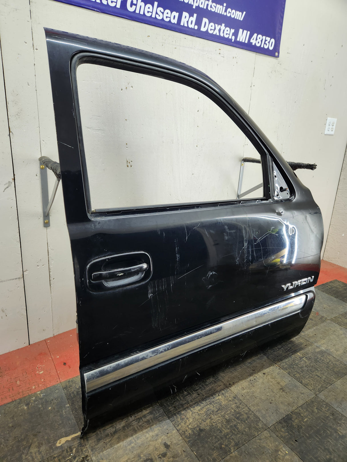 1999-2006 Chevrolet Silverado / GMC Sierra 1500 2500 3500 HD Front Passenger side Door RH
