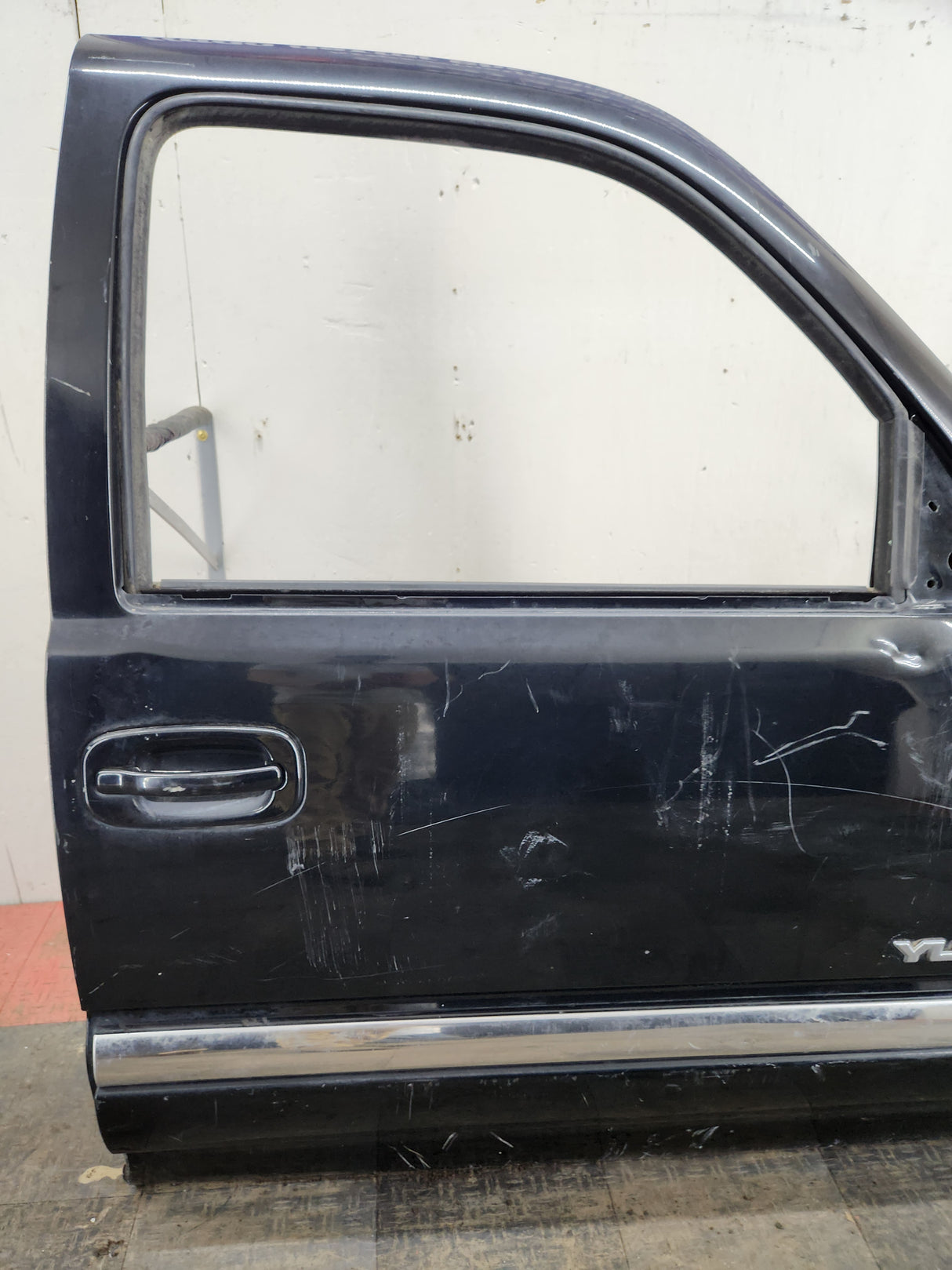 1999-2006 Chevrolet Silverado / GMC Sierra 1500 2500 3500 HD Front Passenger side Door RH